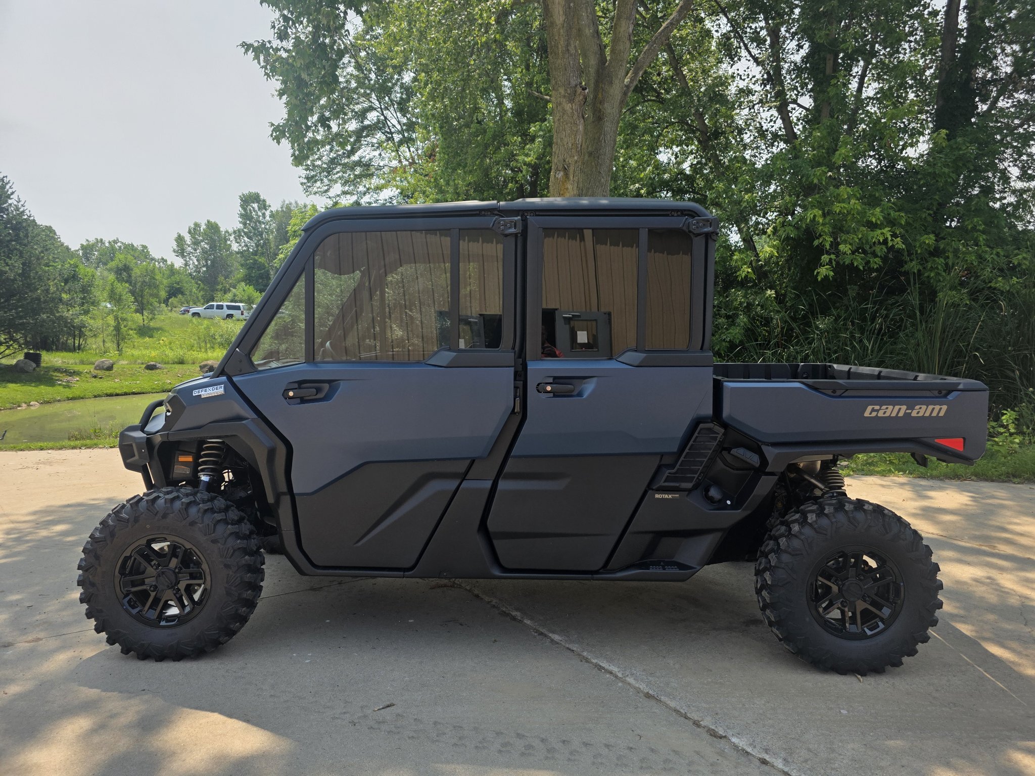 2026 Can-Am Defender MAX Limited HD11 in cement city MI