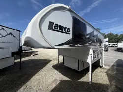 2027 LANCE LANCE 825