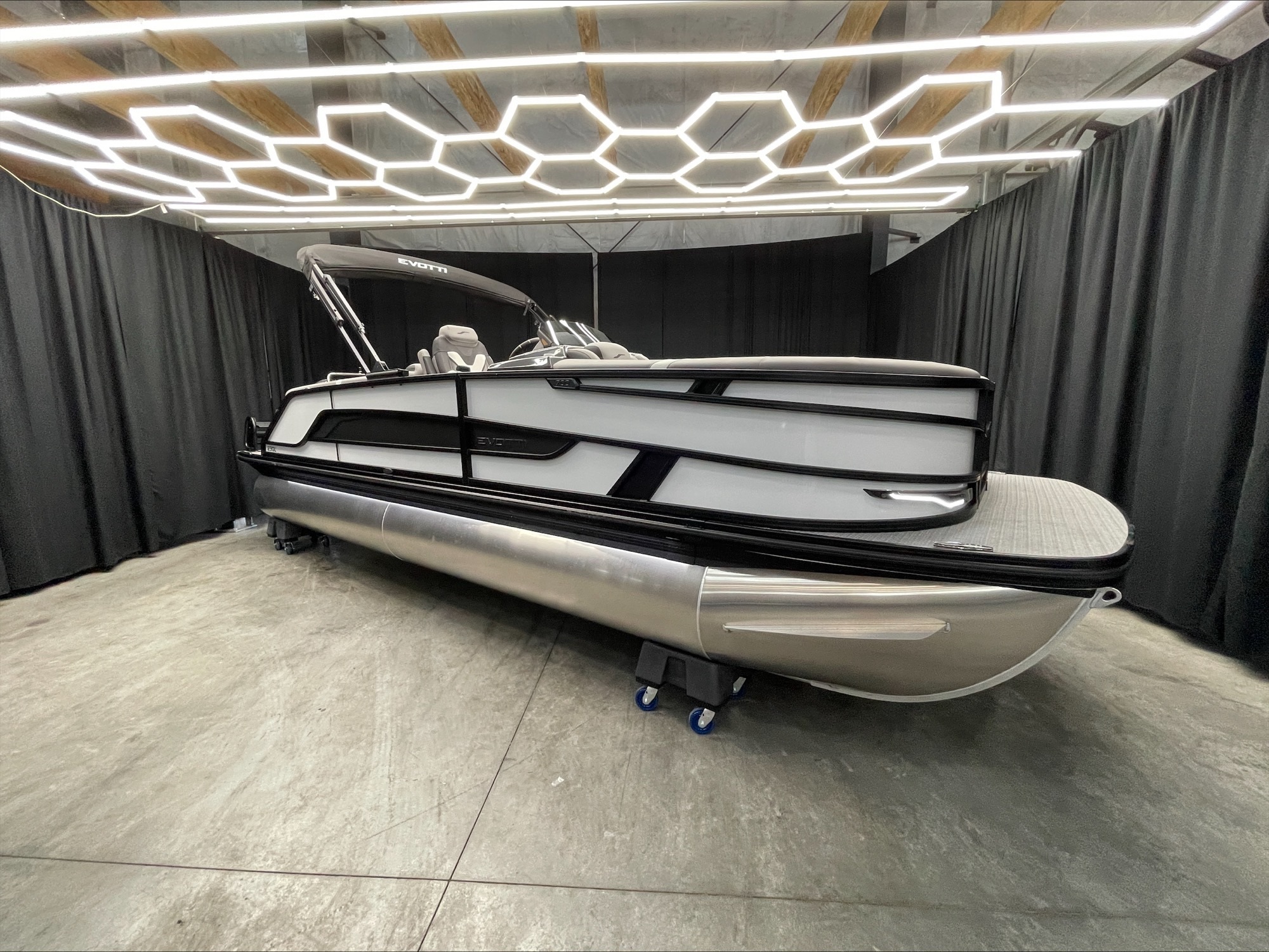 2027 Evotti 723QL in crystal MN