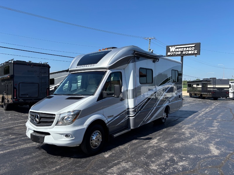 2017 Winnebago Navion 24V in rockford IL