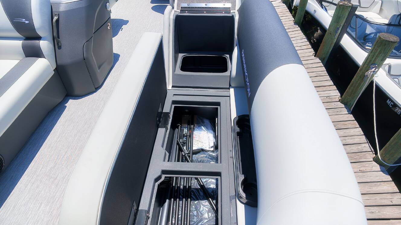 A photo of this 2027 Bennington 18 S CRUISE