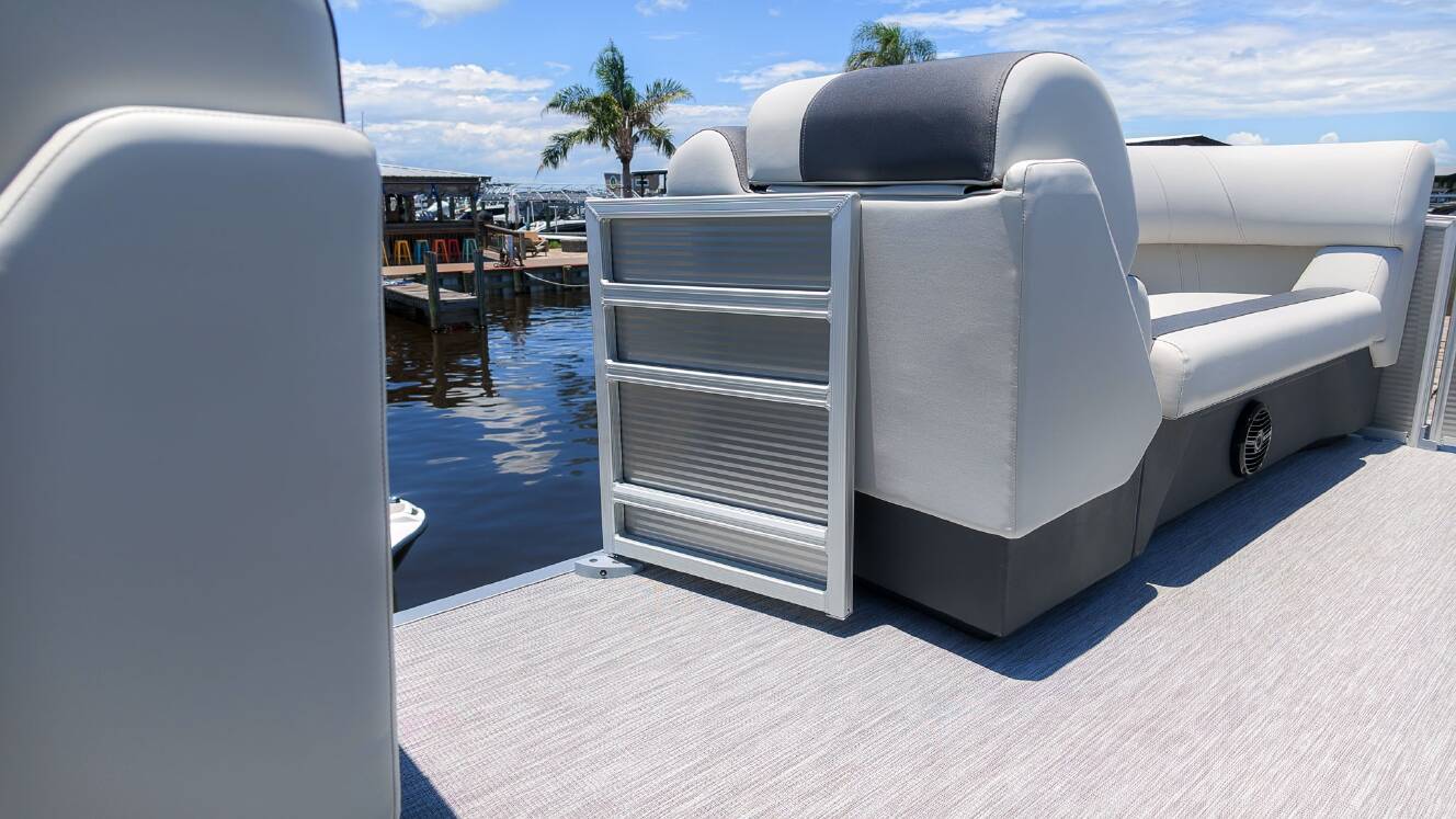 A photo of this 2027 Bennington 18 S CRUISE