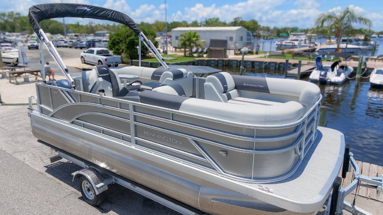 A photo of this 2027 Bennington 18 S CRUISE