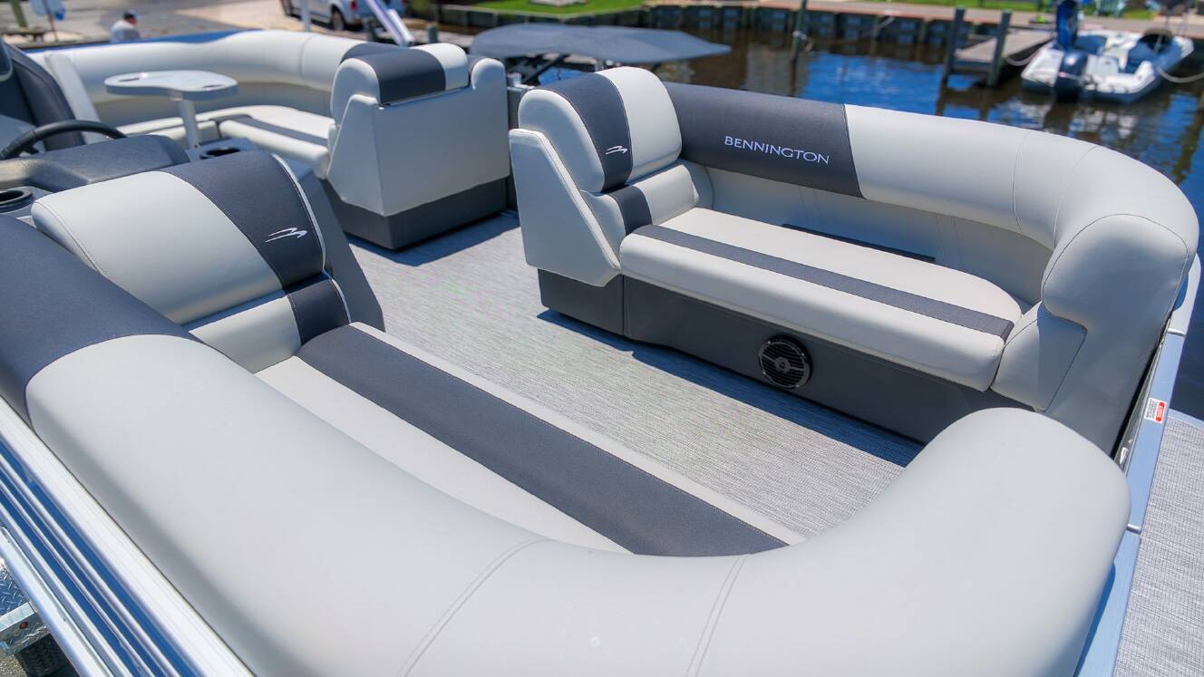 A photo of this 2027 Bennington 18 S CRUISE