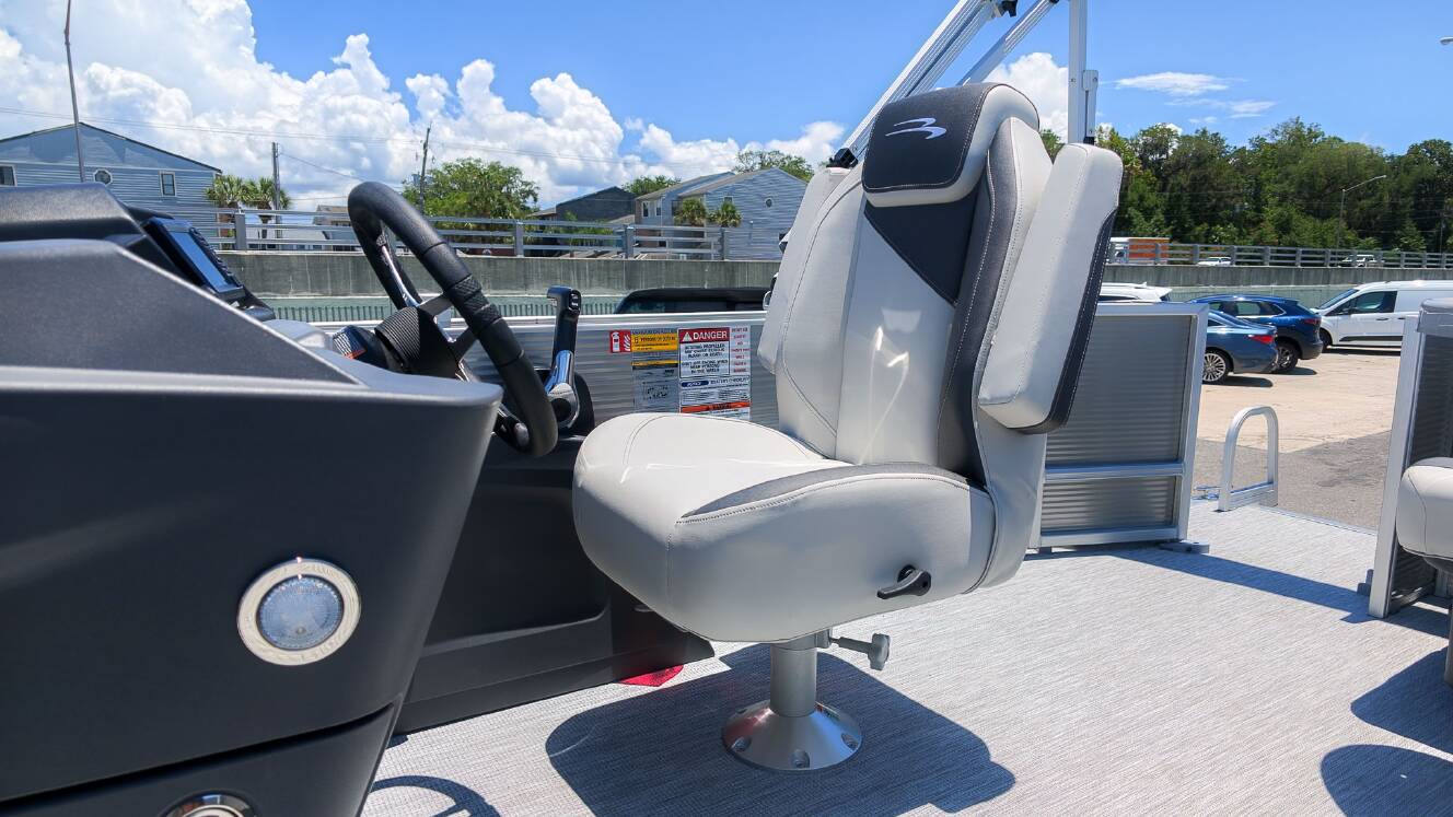 A photo of this 2027 Bennington 18 S CRUISE