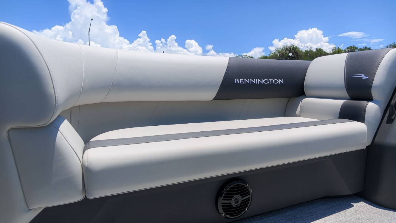 A photo of this 2027 Bennington 18 S CRUISE