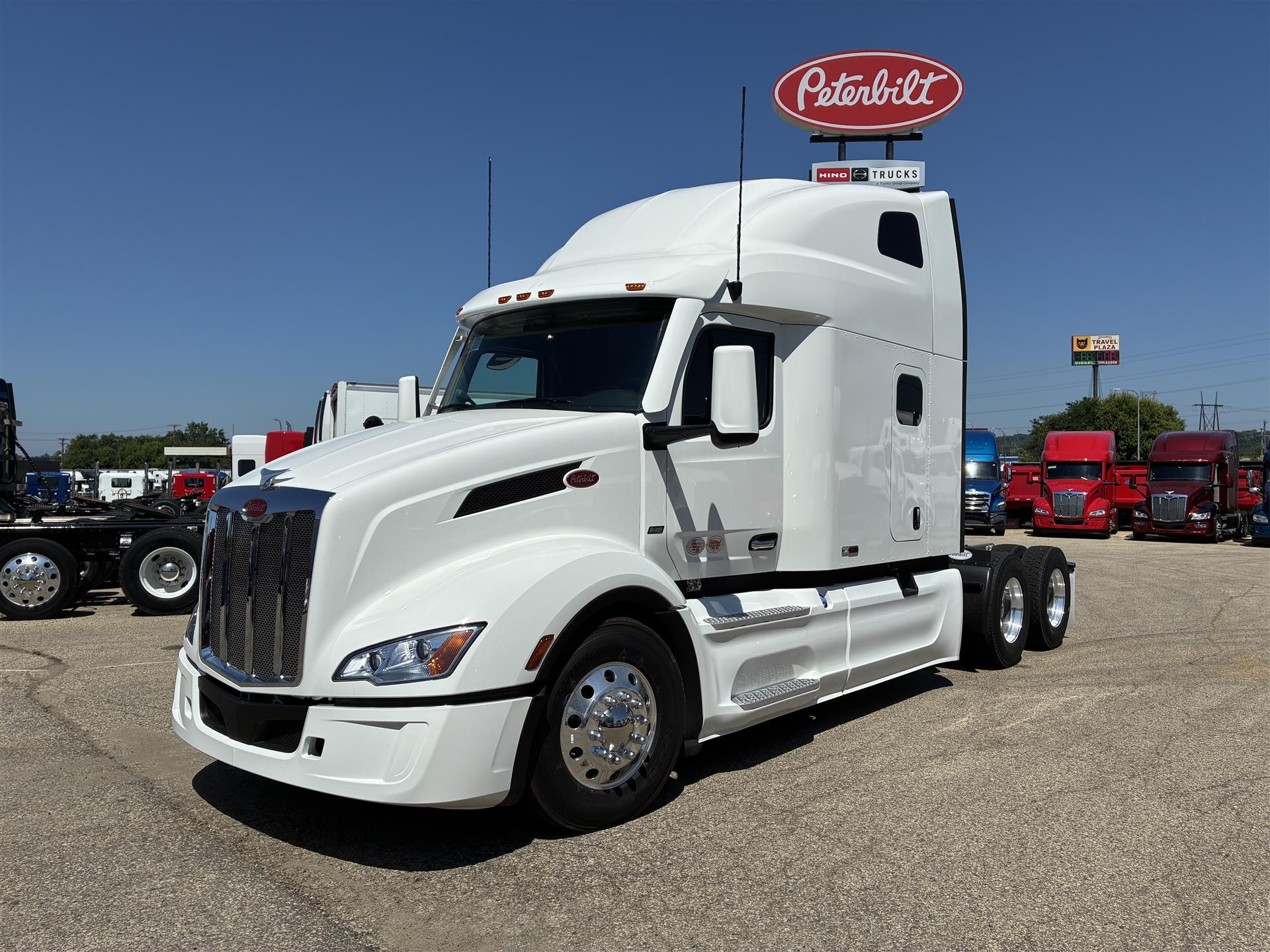 2027 PETERBILT 579 in South Saint Paul, MN