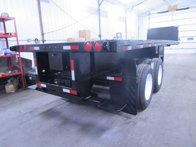 2013 GREAT DANE 32' X 96" Flatbed Moffett Trailer in Grabill, IN