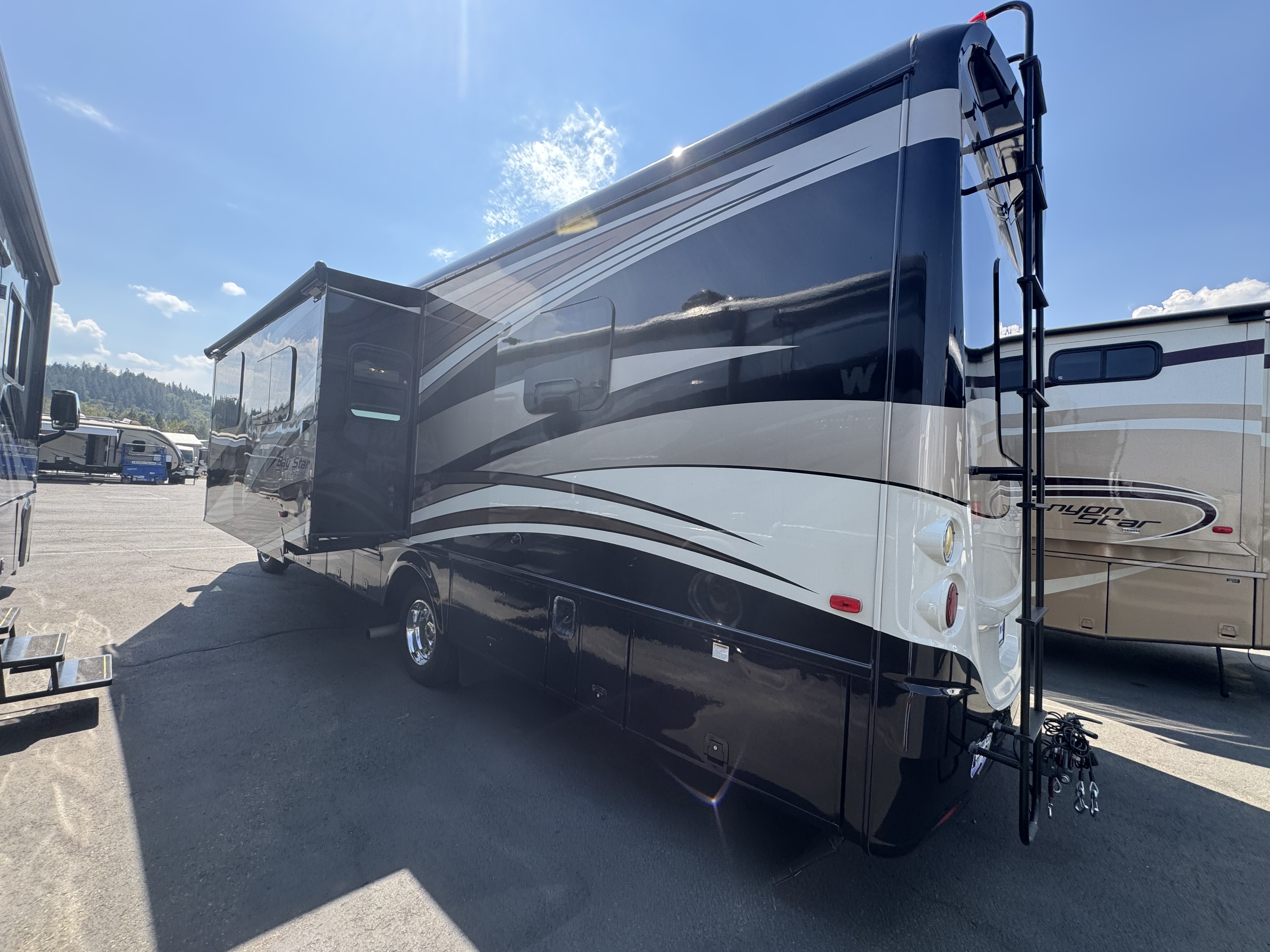 2017 Newmar Bay Star 3208 in grants pass OR