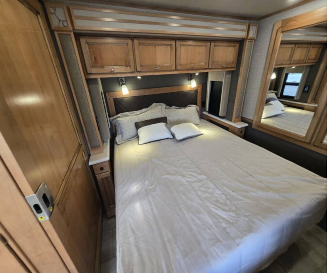 A photo of this 2021 Tiffin OPEN ROAD 32SA