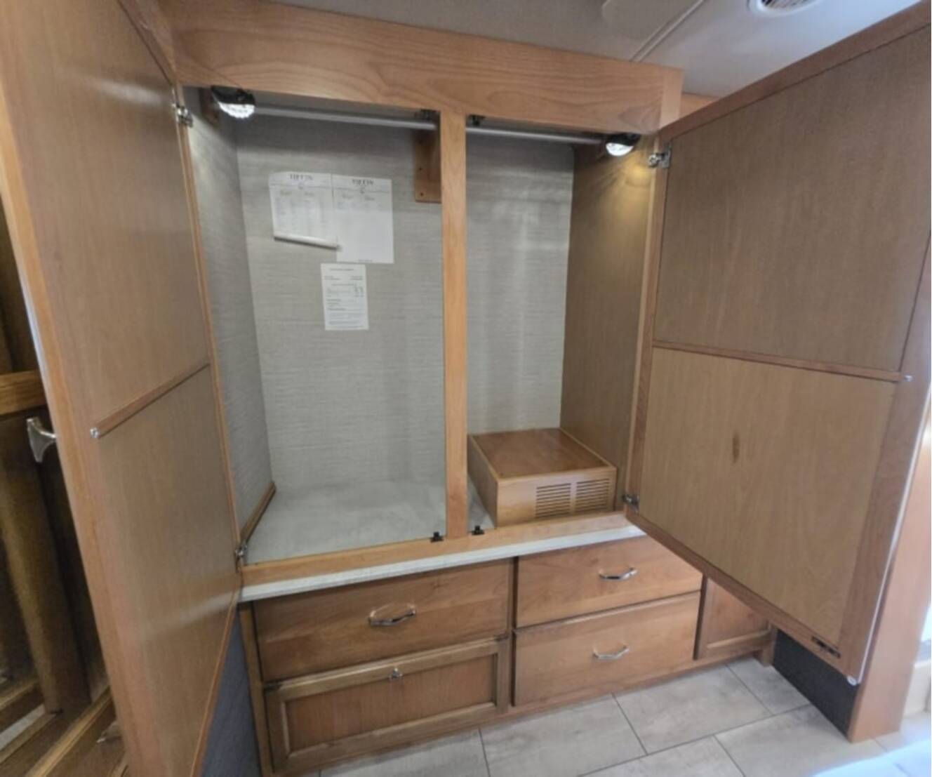 A photo of this 2021 Tiffin OPEN ROAD 32SA