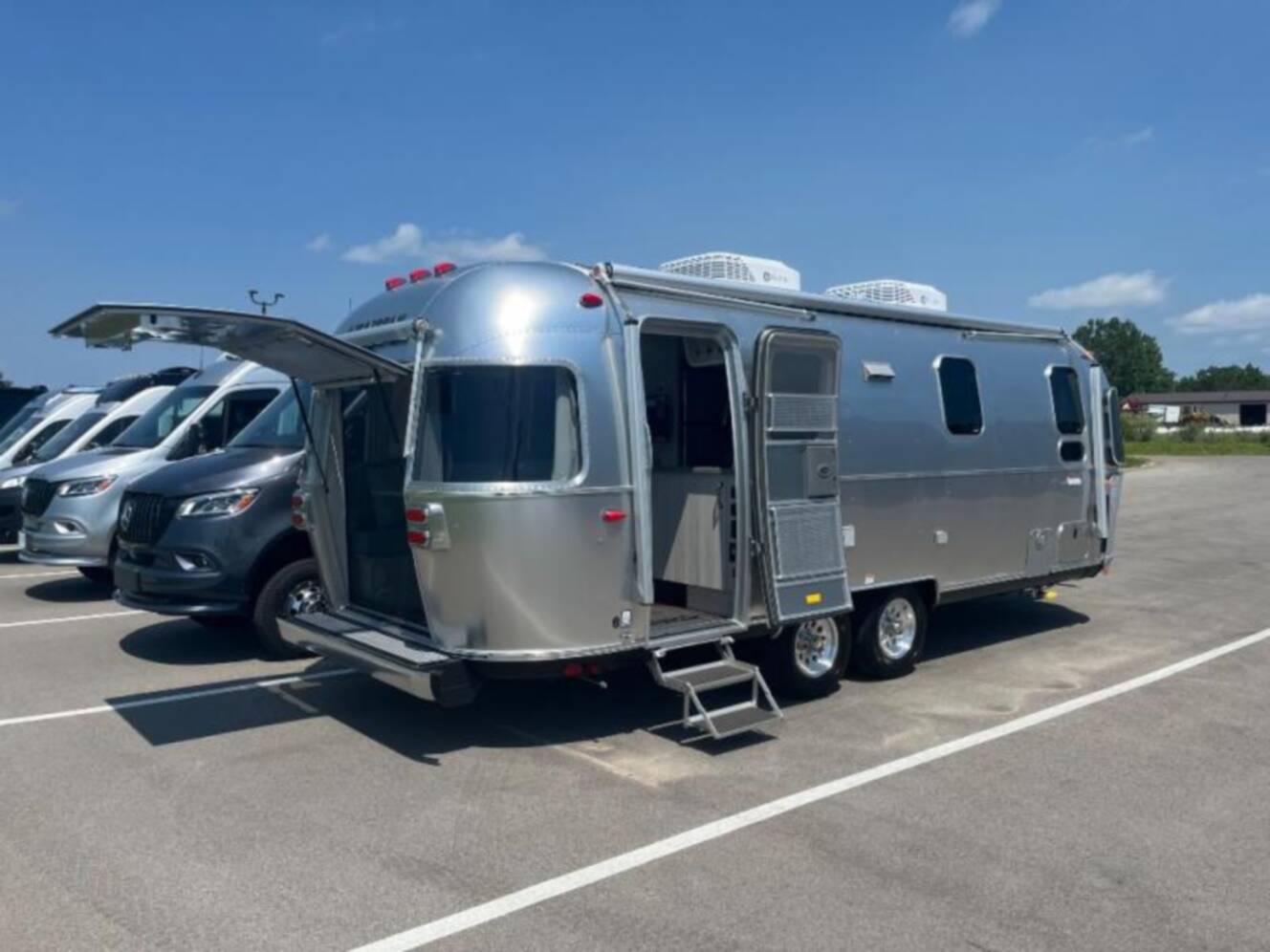 A photo of this 2027 Airstream International 25FB Twin