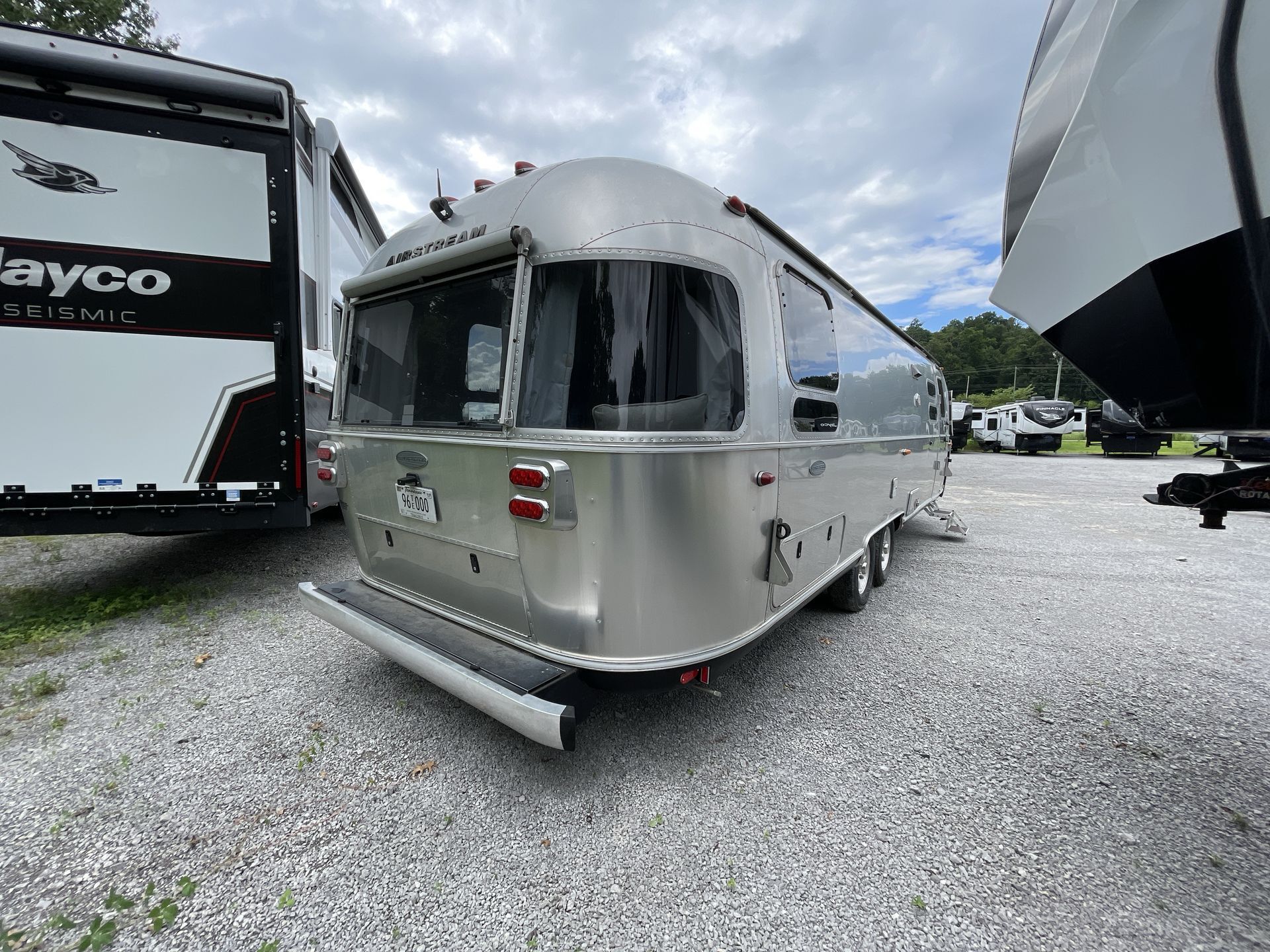 2019 Airstream Flying Cloud 30RB Twin in lebanon TN