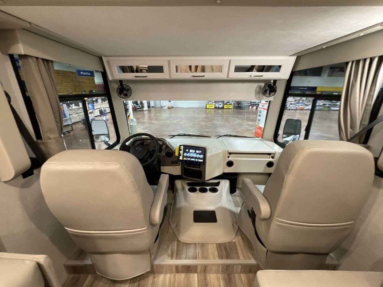 A photo of this 2027 Thor FREEDOM TRAVELER A32