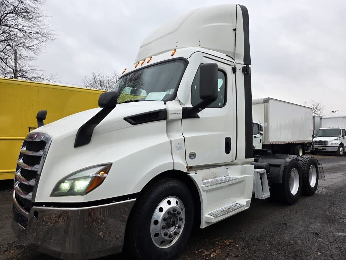 2021 FREIGHTLINER CASCADIA 116 in Bensalem, PA