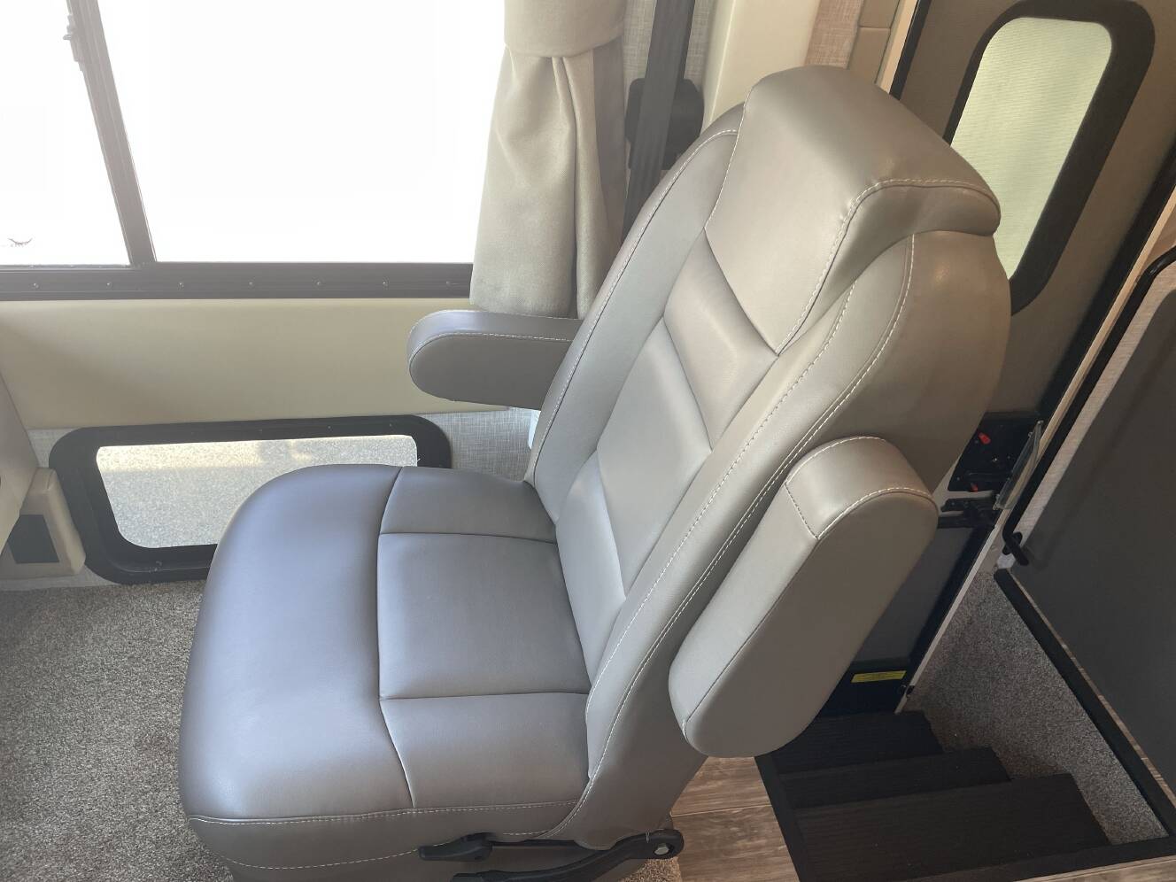 A photo of this 2022 Thor HURRICANE 29M