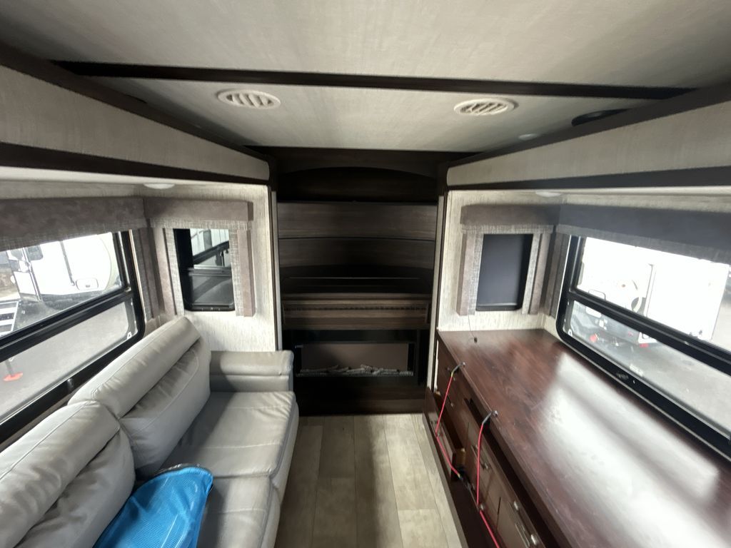 2020 Grand Design MOMENTUM 376TH Fifth Wheel Toy Hauler RV