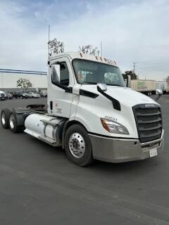 2020 FREIGHTLINER CASCADIA 116 in Los Angeles, CA