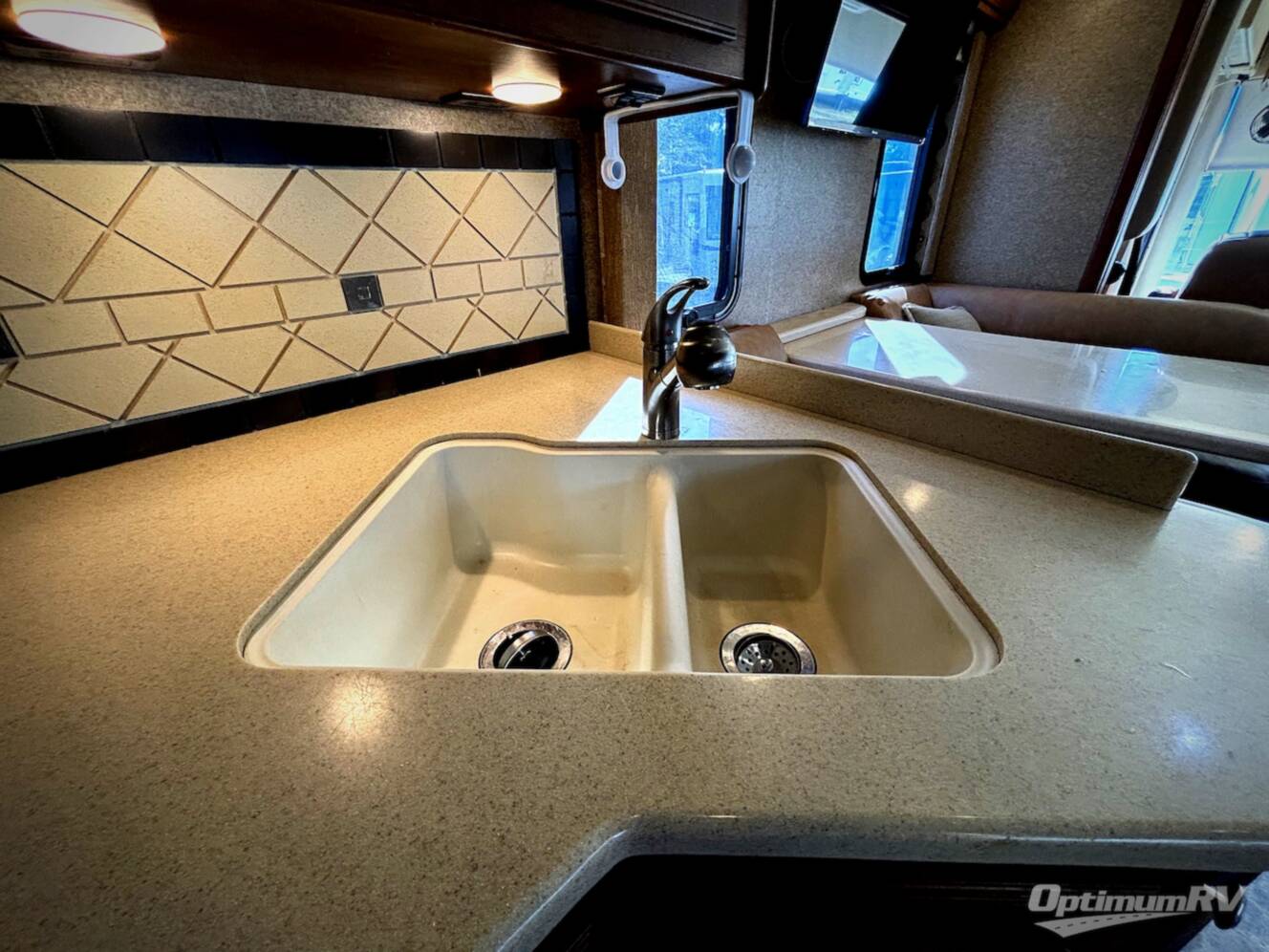 A photo of this 2014 Thor Palazzo 33 2