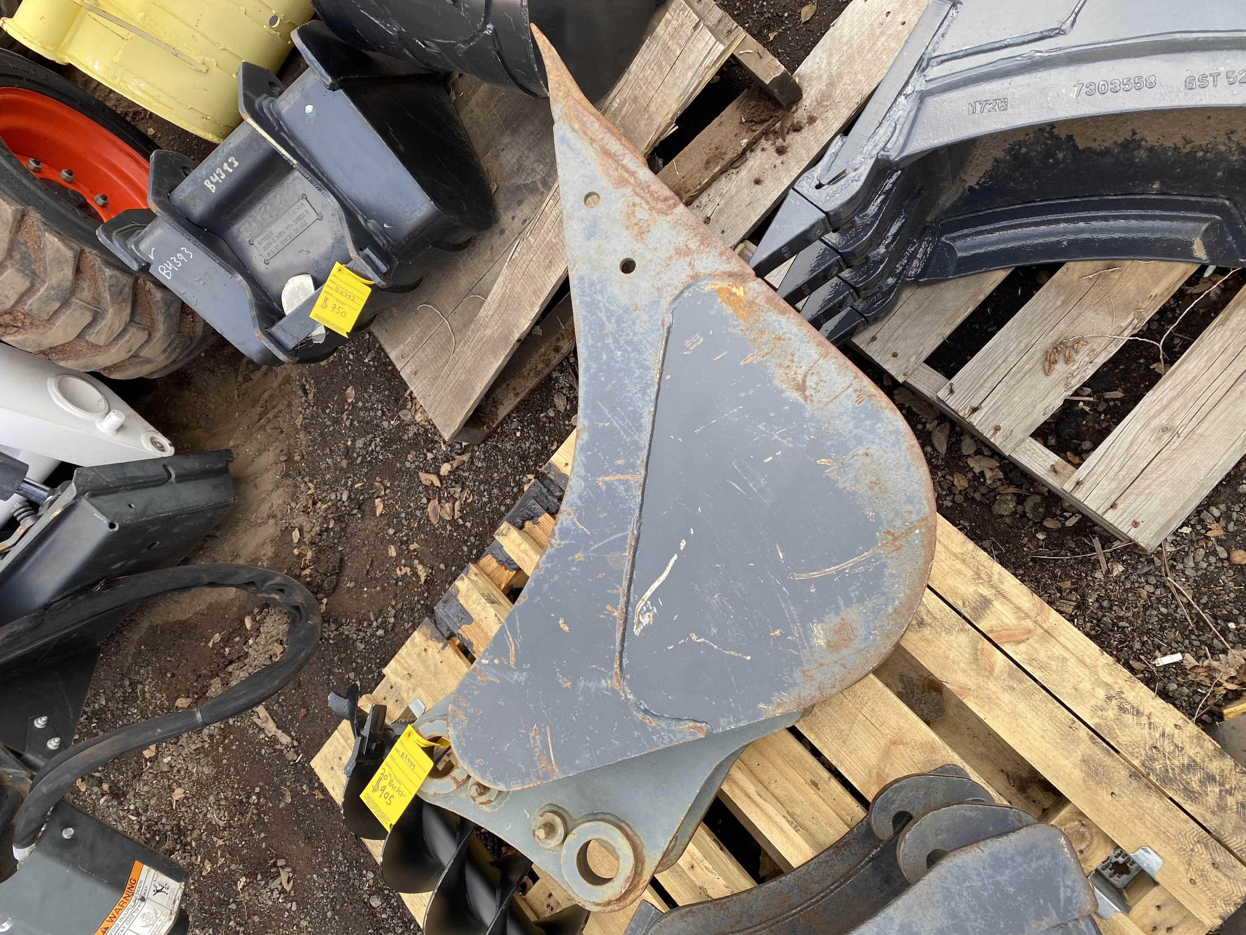 John Deere 20 inch bucket in Flagstaff, AZ