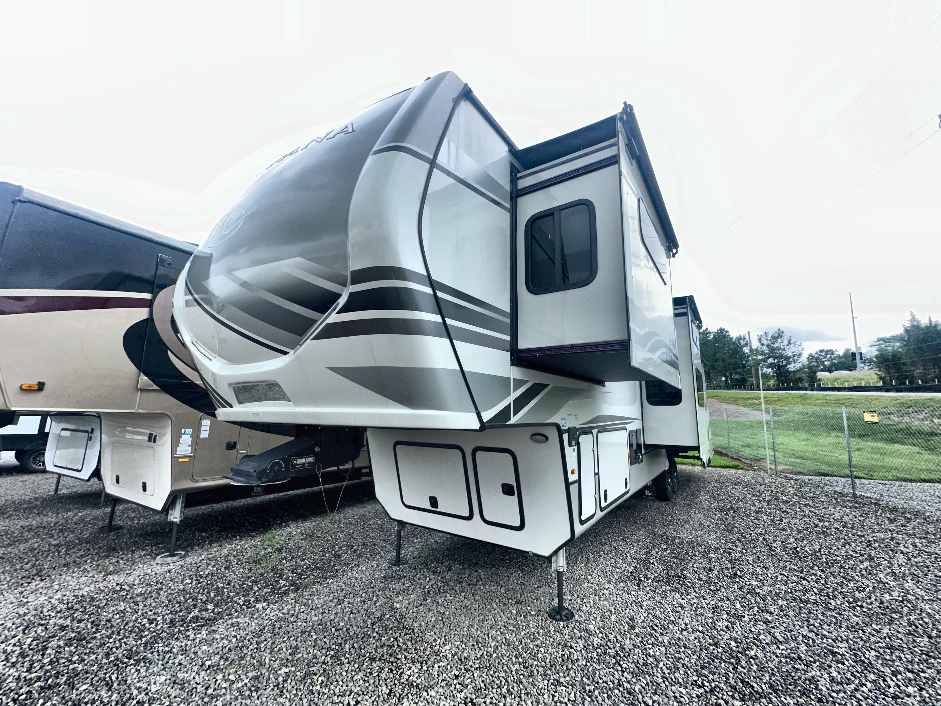 2023 Keystone MONTANA 3857BR in thornburg VA