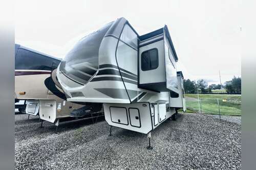 2023 Keystone MONTANA 3857BR in thornburg VA