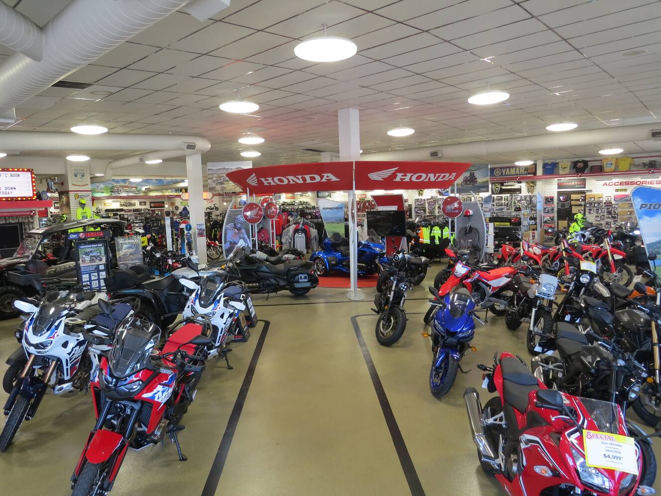 A photo of this 2025 Honda Pioneer 1000-6 Crew Deluxe