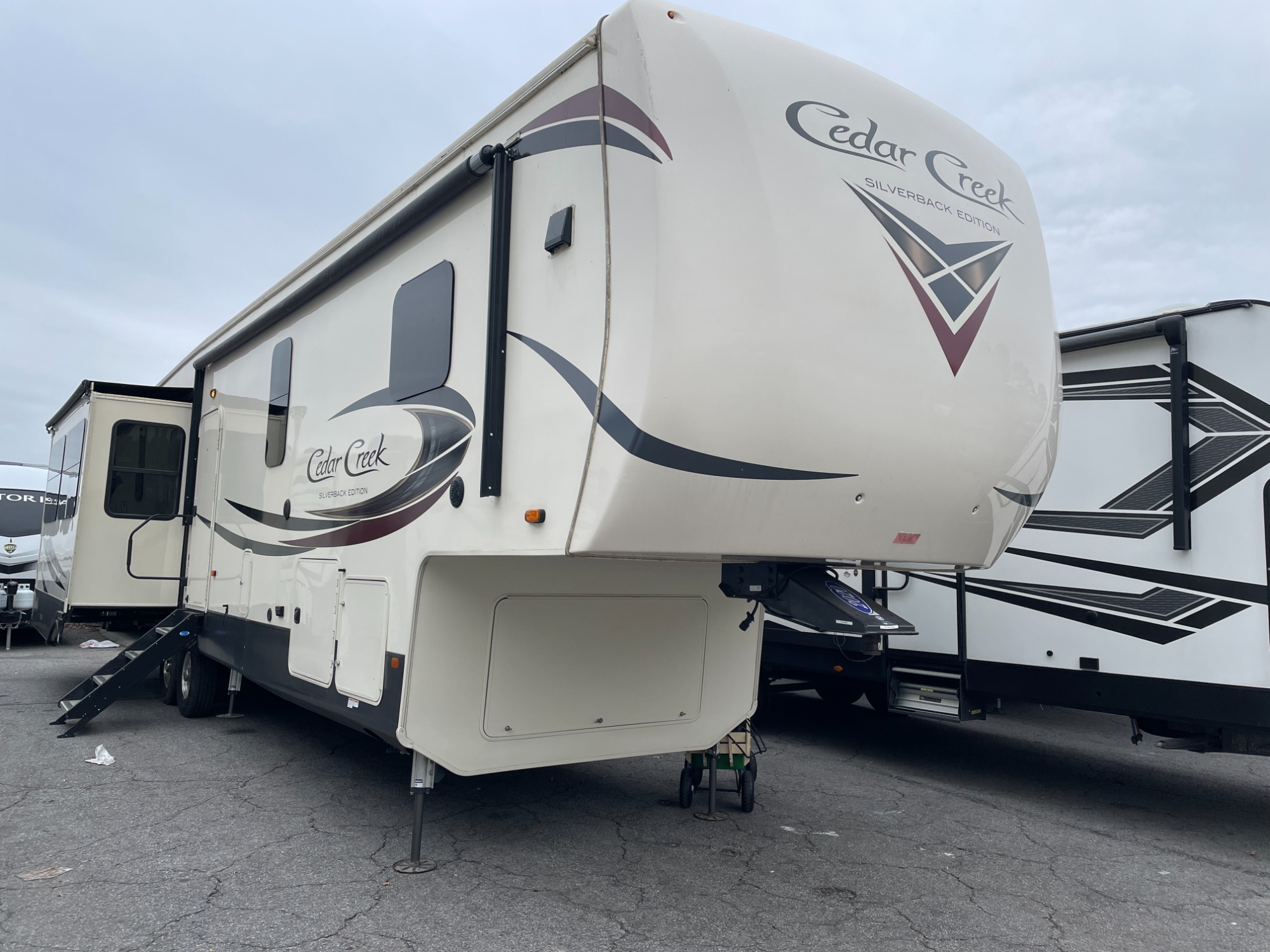 2020 Forest River CEDAR CREEK SILVERBACK 37MBH in greenville NC