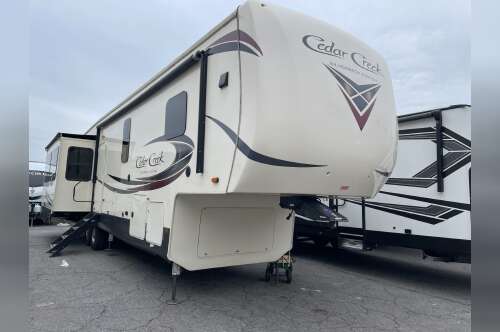 2020 Forest River CEDAR CREEK SILVERBACK 37MBH in greenville NC