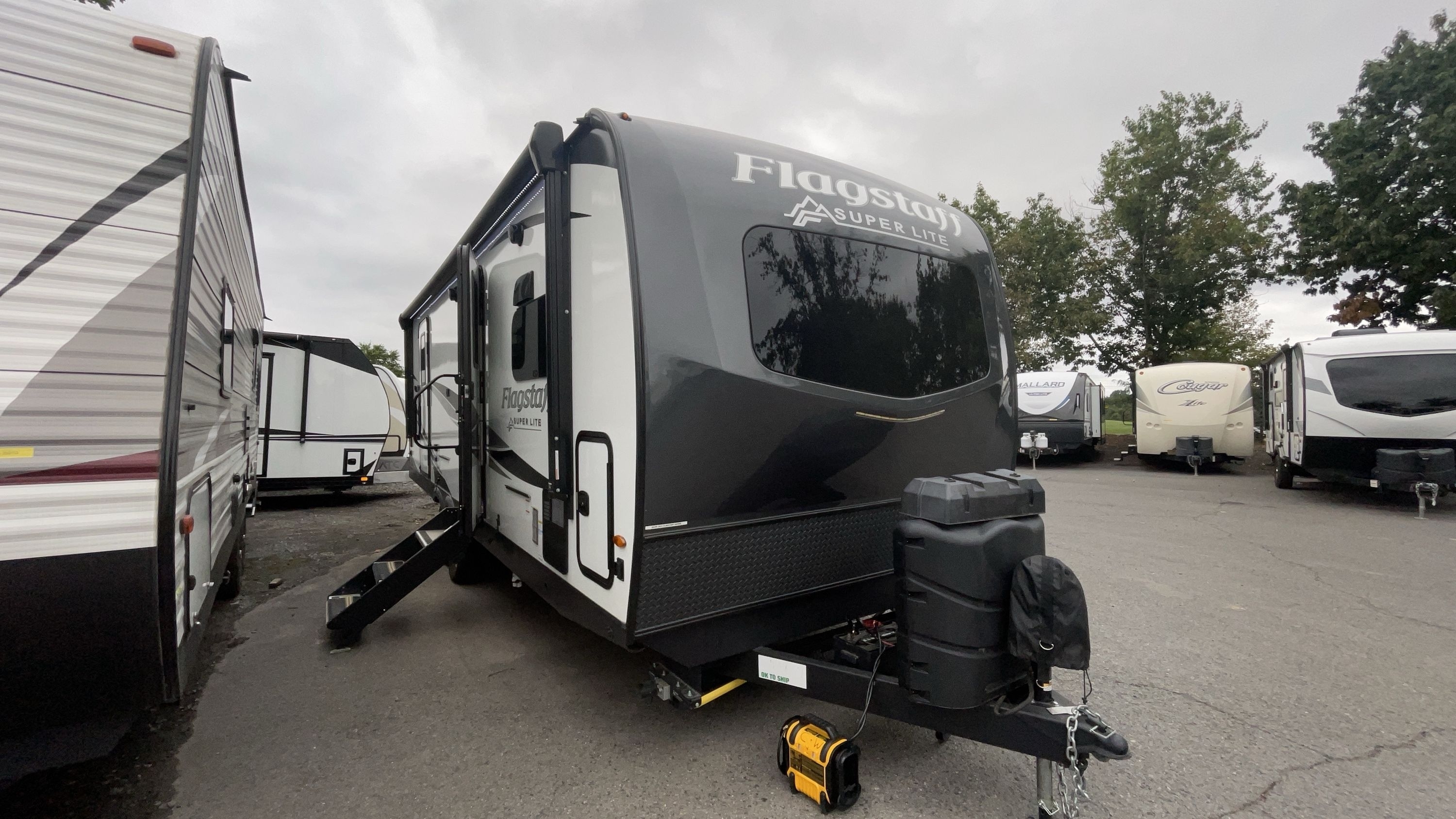 2023 Forest River FLAGSTAFF SUPER LITE 26FKBS in manassas VA