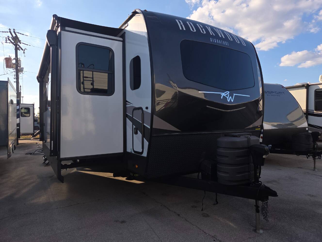 A photo of this 2025 Forest River ROCKWOOD SIGNATURE 8339FK