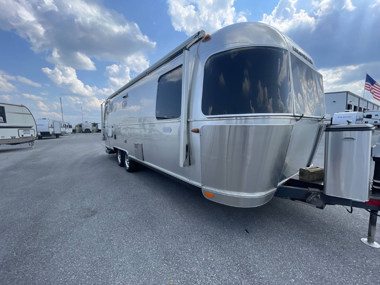 A photo of this 2016 Airstream LAND YACHT 28FB