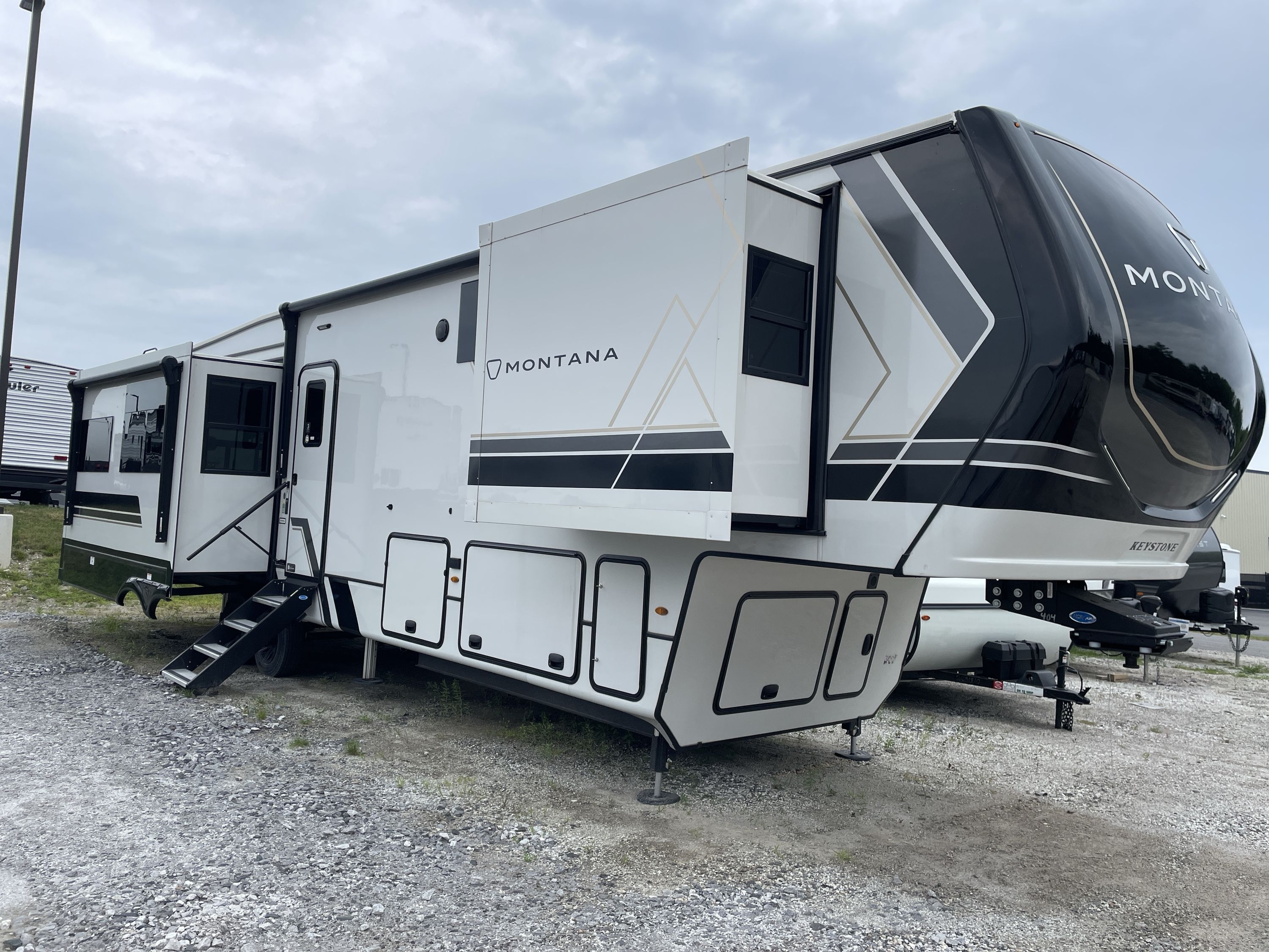 2026 Keystone MONTANA 3781RL in windham ME