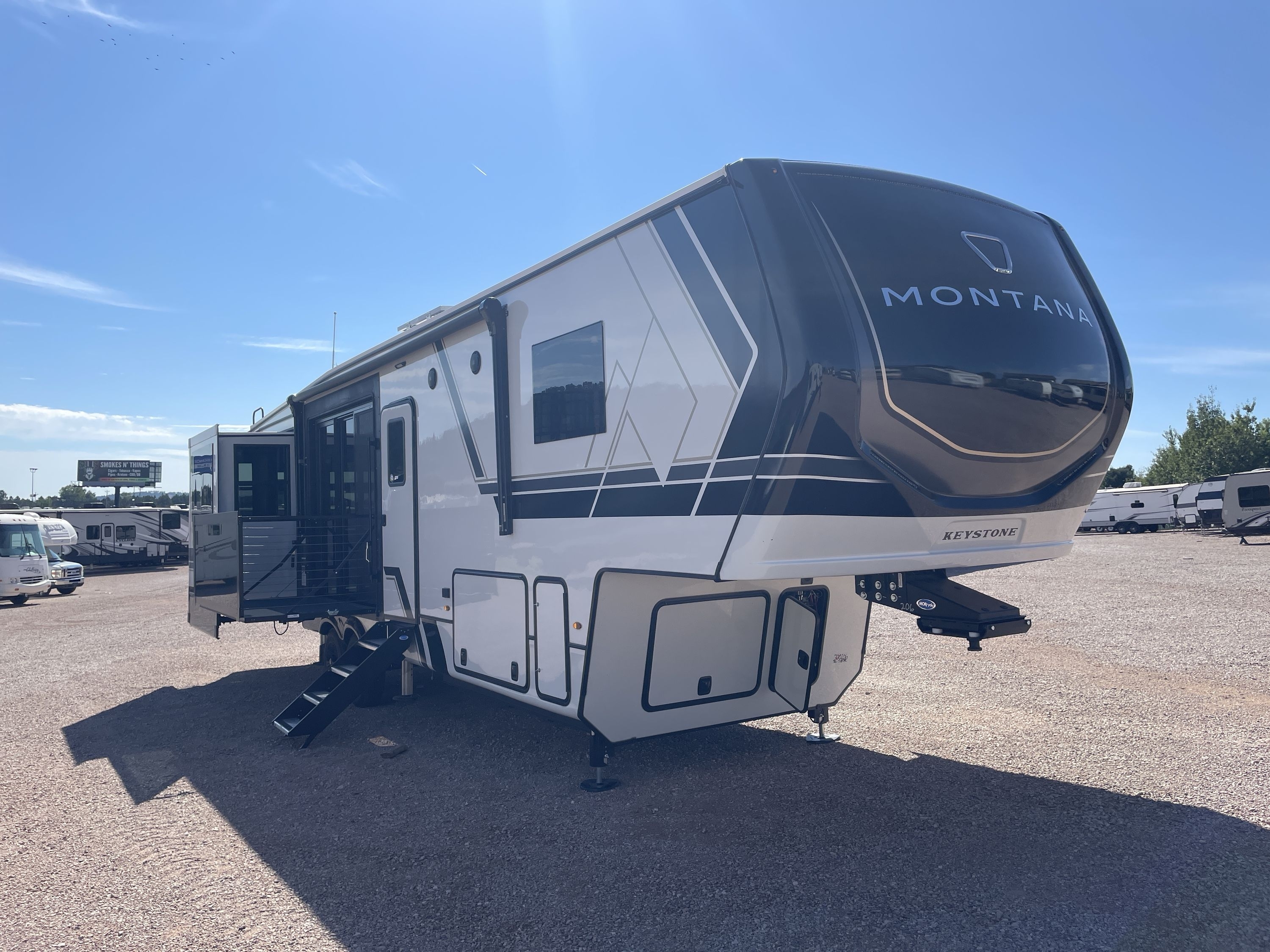 2026 Keystone MONTANA 3532SP in summerset SD