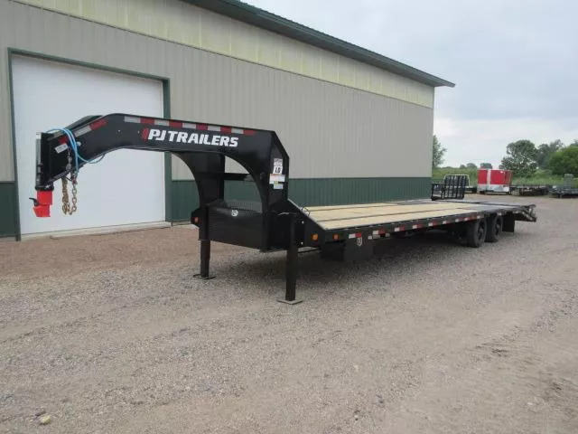 2026 PJ Trailers 34' Low-Pro Gooseneck Flatbed - LD342 in Renville, MN