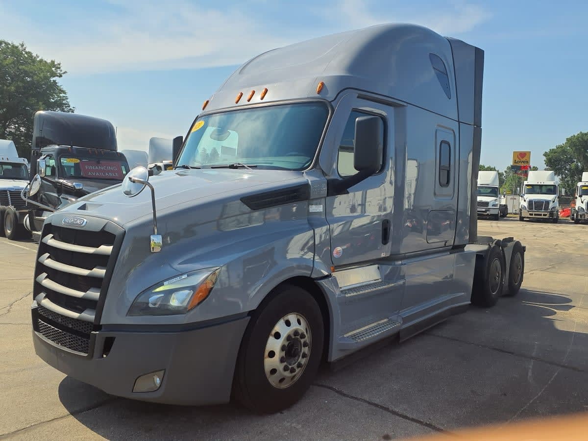 2021 FREIGHTLINER CASCADIA 126 in Oak Creek, WI