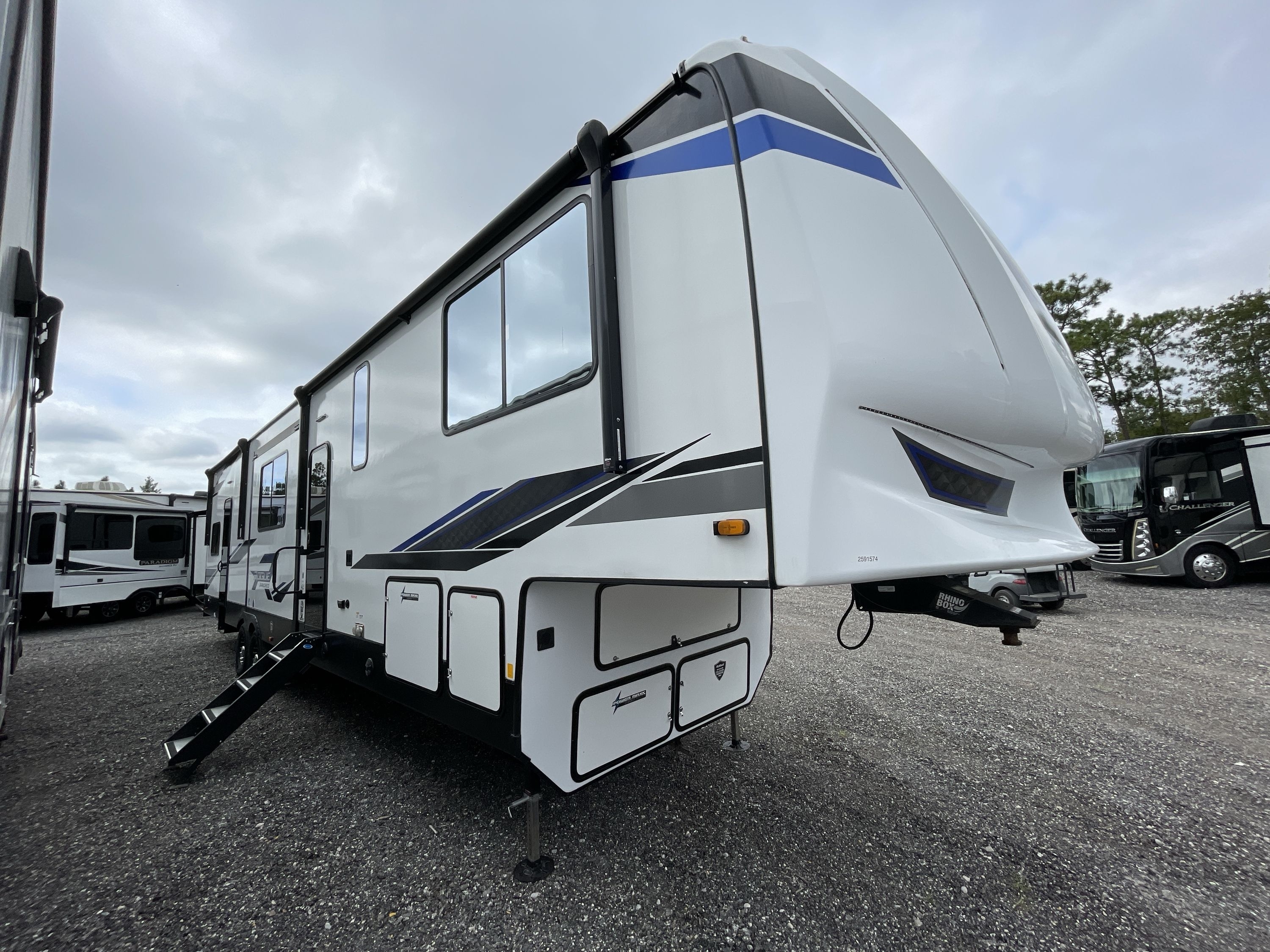 2023 Forest River ROGUE ARMORED 351G2 in midway FL