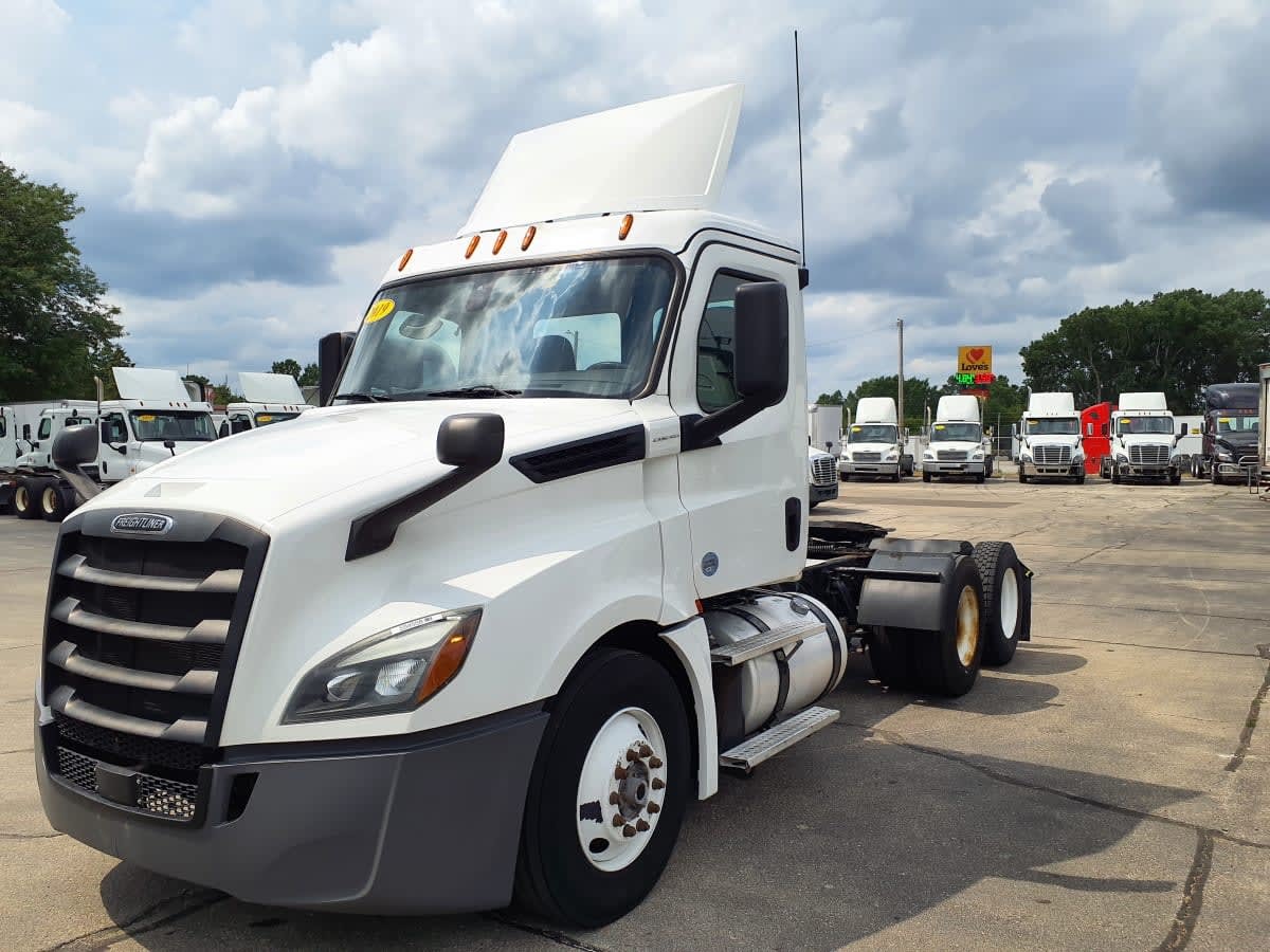 2019 FREIGHTLINER CASCADIA 126 in Oak Creek, WI