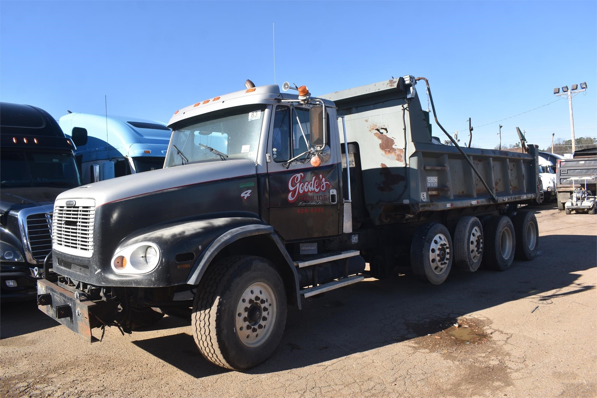 2001 FREIGHTLINER FLC112 in Covington, TN