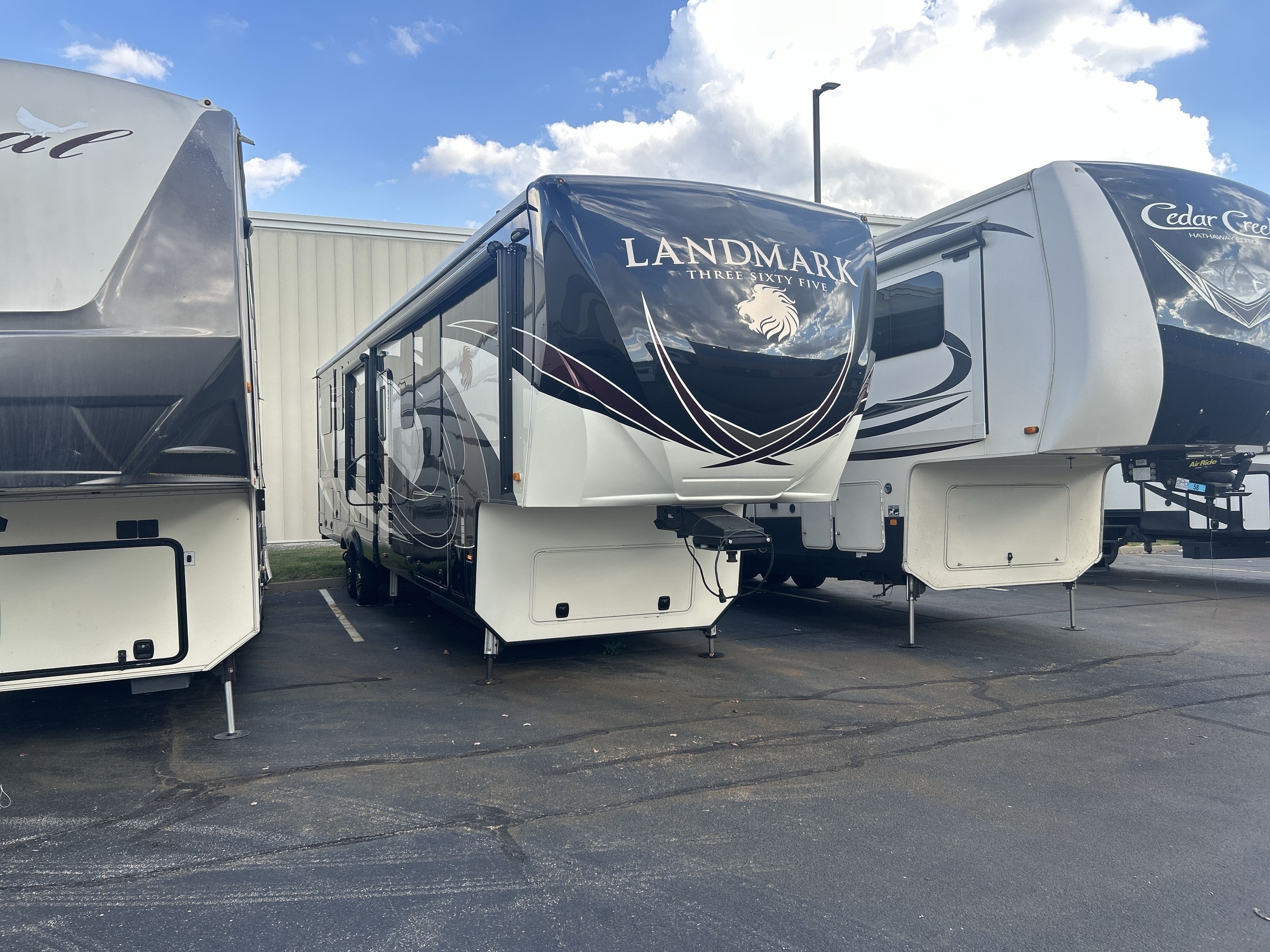 2019 Heartland LANDMARK PHOENIX LM PHOENIX in springfield IL