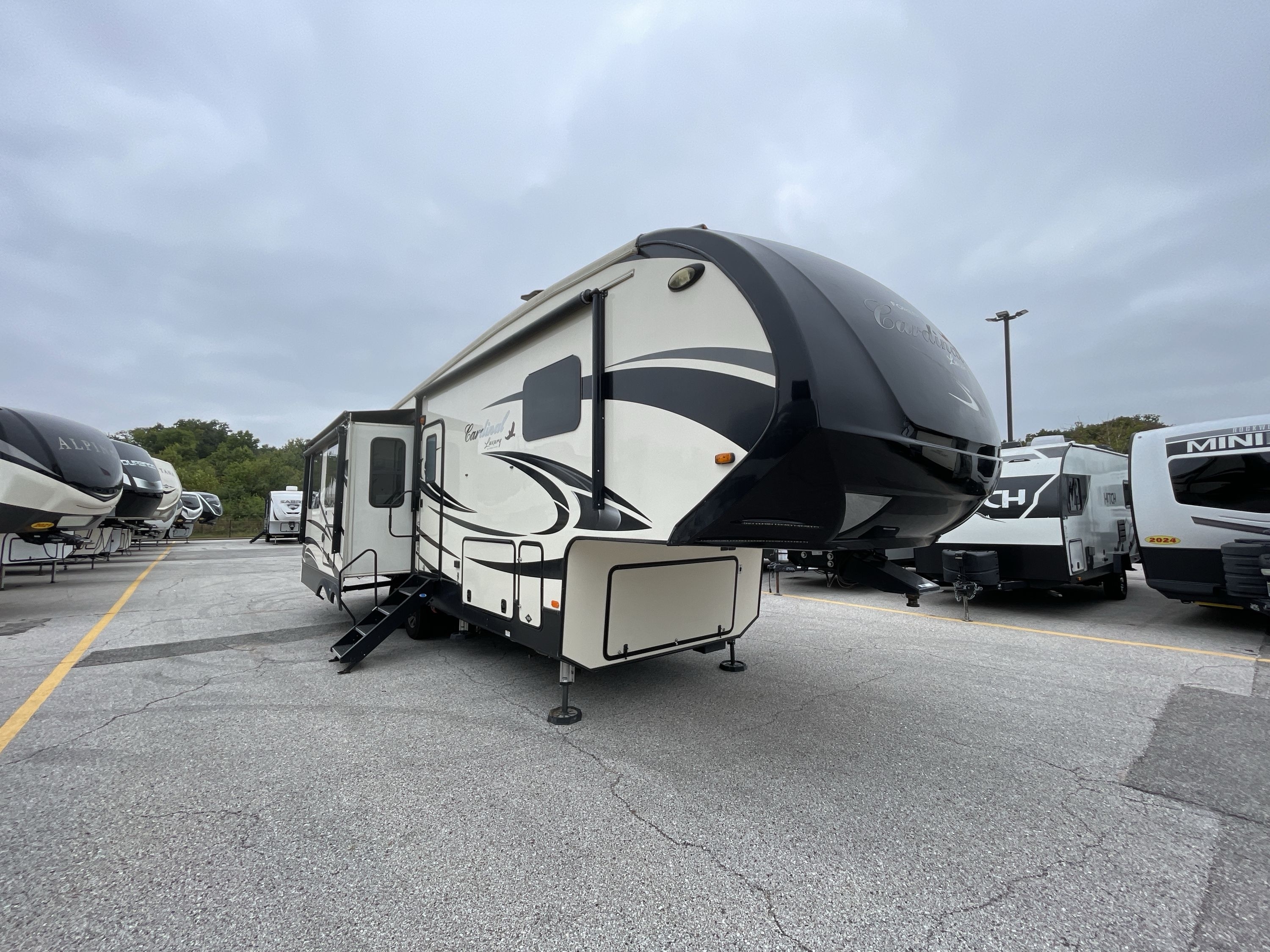 2020 Forest River CARDINAL LUXURY 3350RLX in rossford OH
