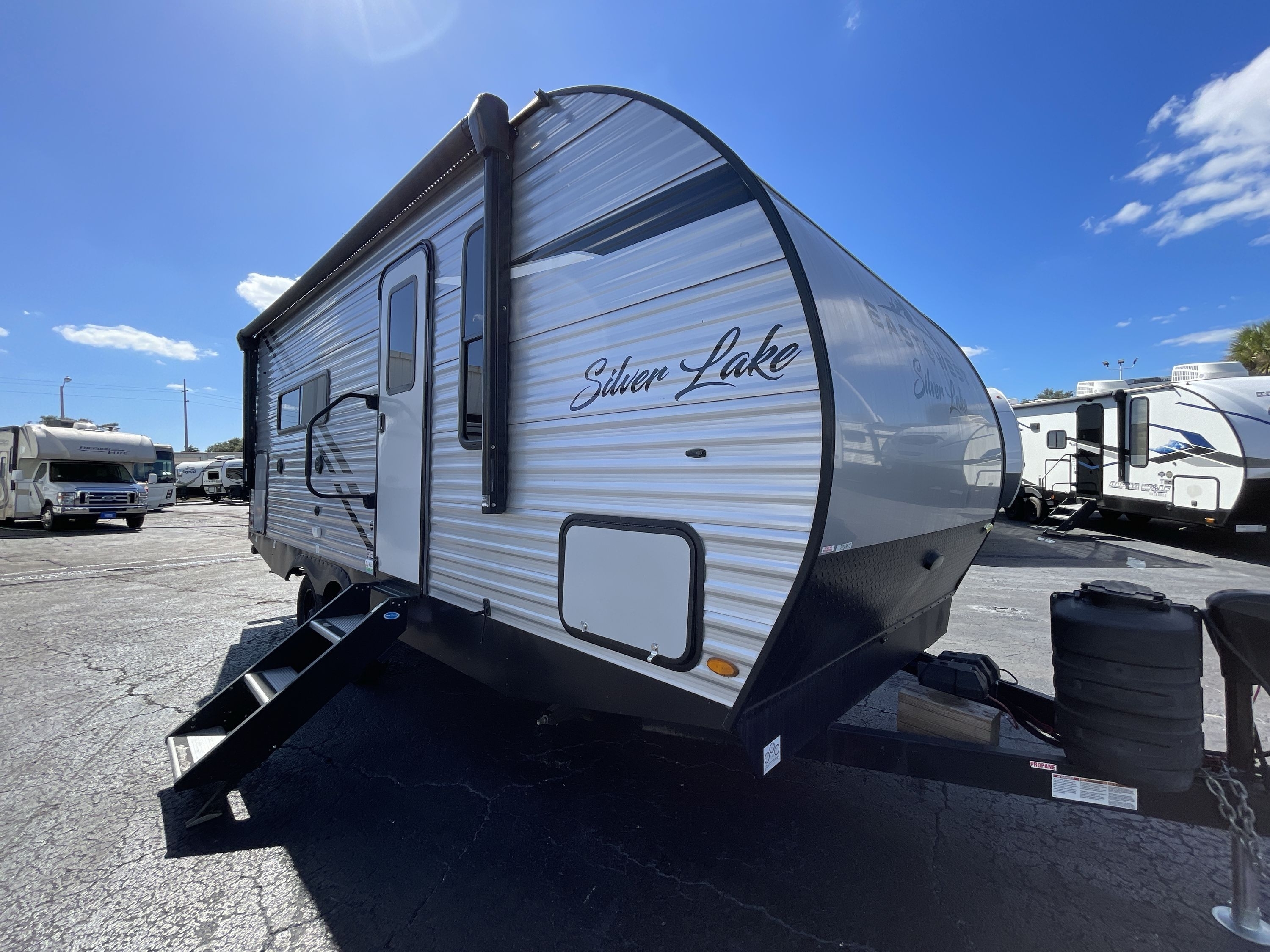 2023 East To West SILVER LAKE 18MMB in pinellas park FL