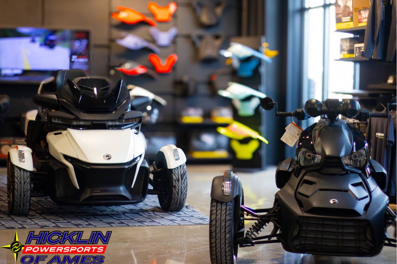 A photo of this 2025 Honda Pioneer 520