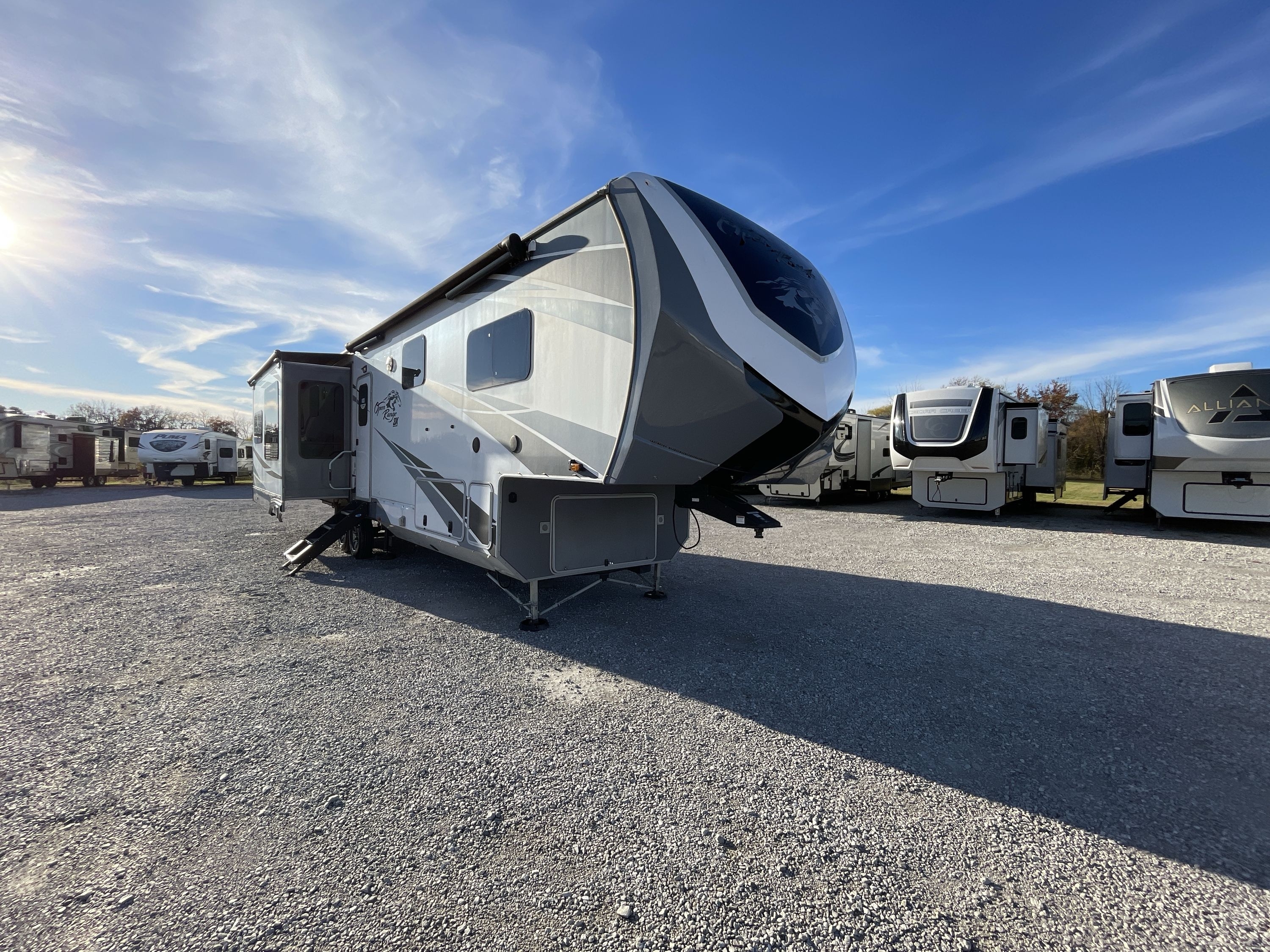 2019 Highland Ridge OPEN RANGE 3X 384RLS RV
