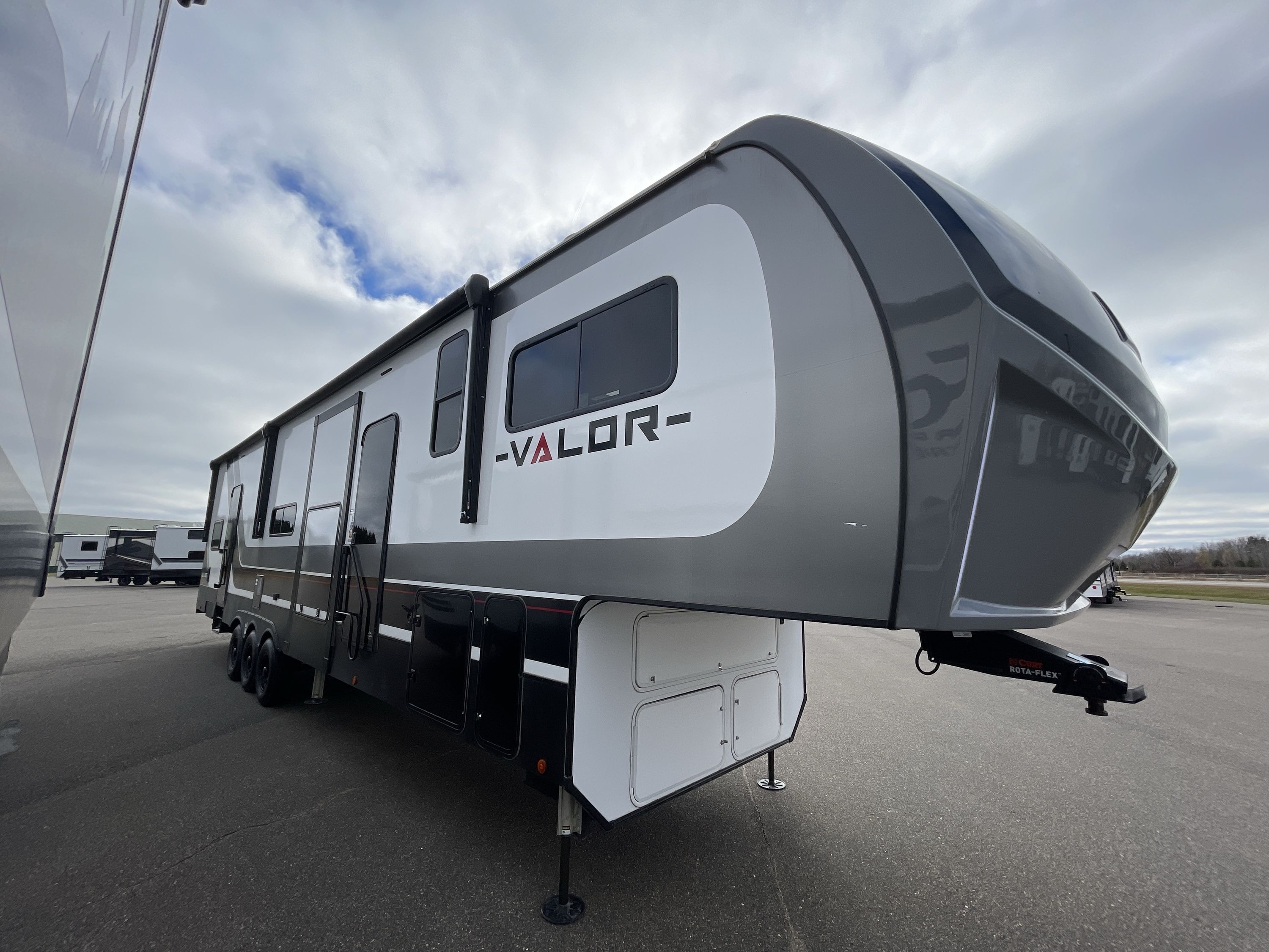 2024 Alliance VALOR 40V13 Fifth Wheel Toy Hauler RV