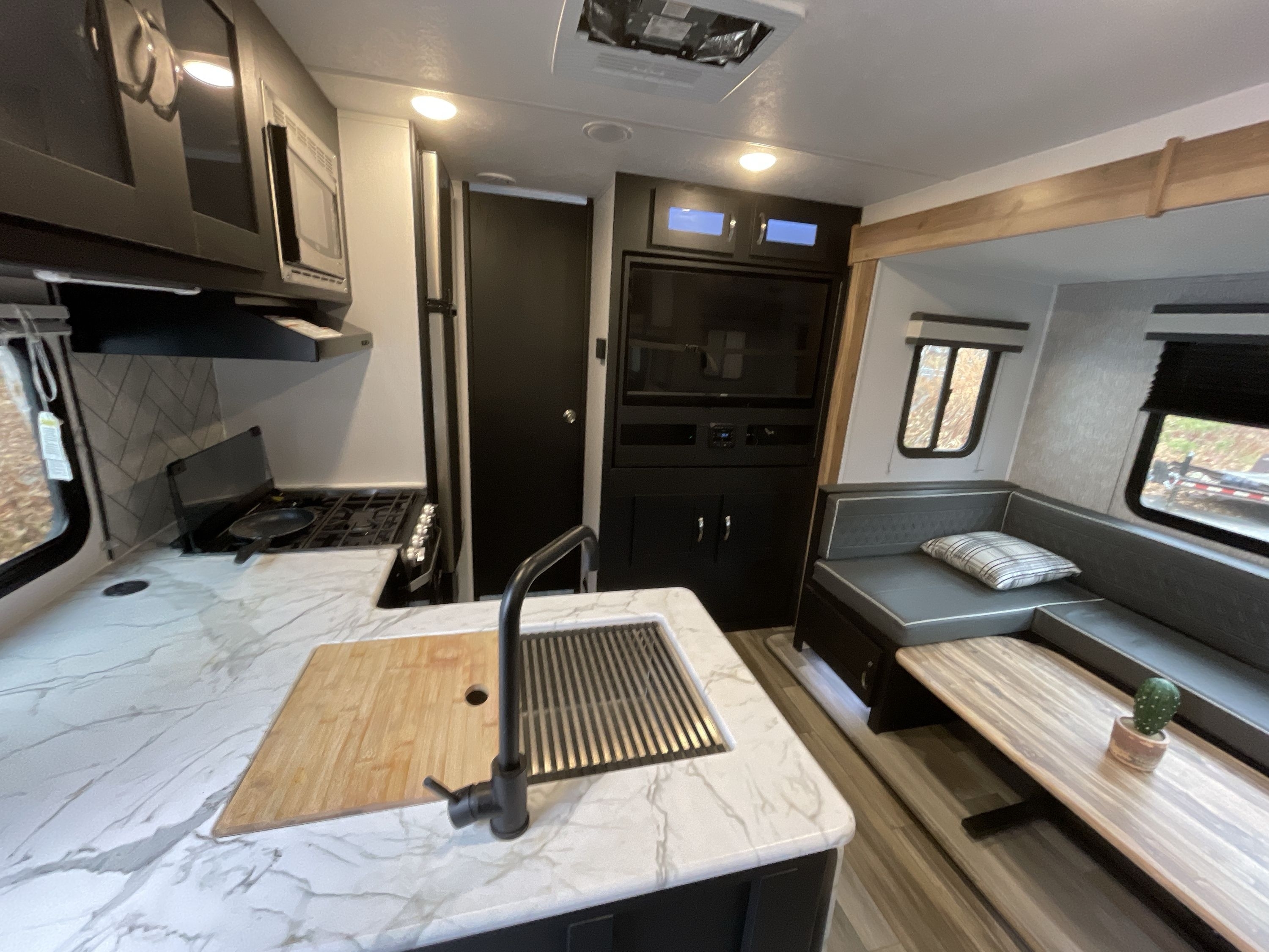 2024 Coachmen FREEDOM EXPRESS ULTRA LITE 226RBS in chichester NH