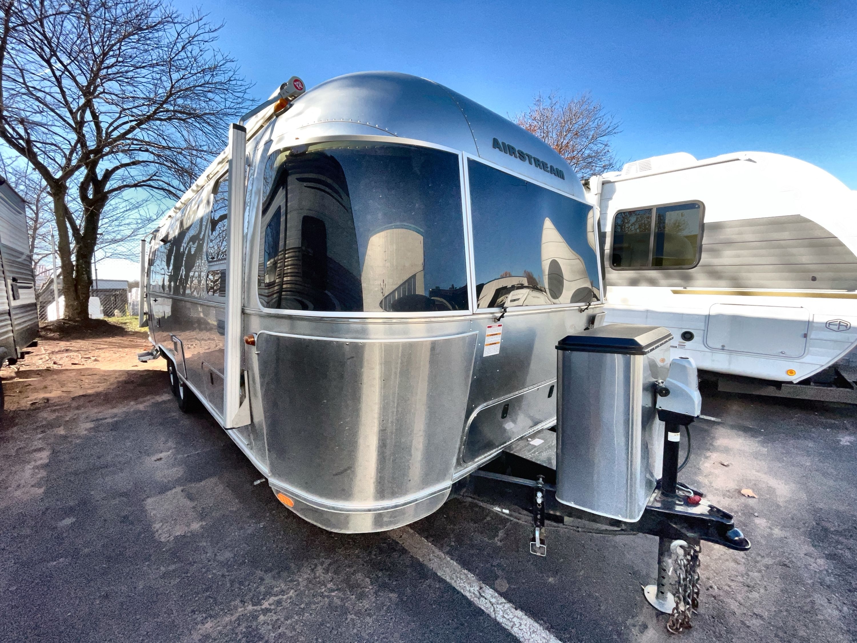 2019 Airstream GLOBETROTTER 27FB TWIN in colfax NC