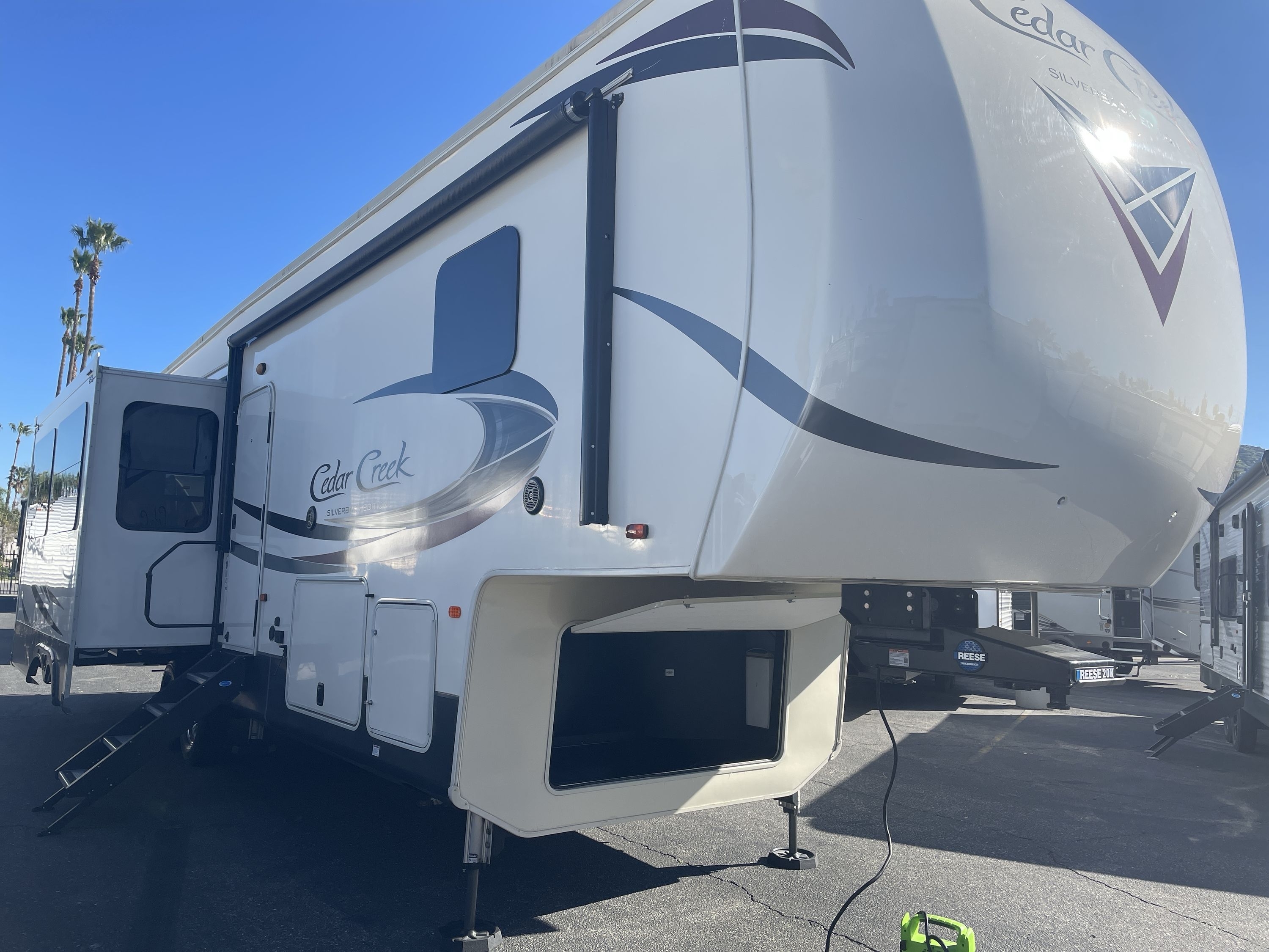 2019 Forest River CEDAR CREEK SILVERBACK 33IK RV