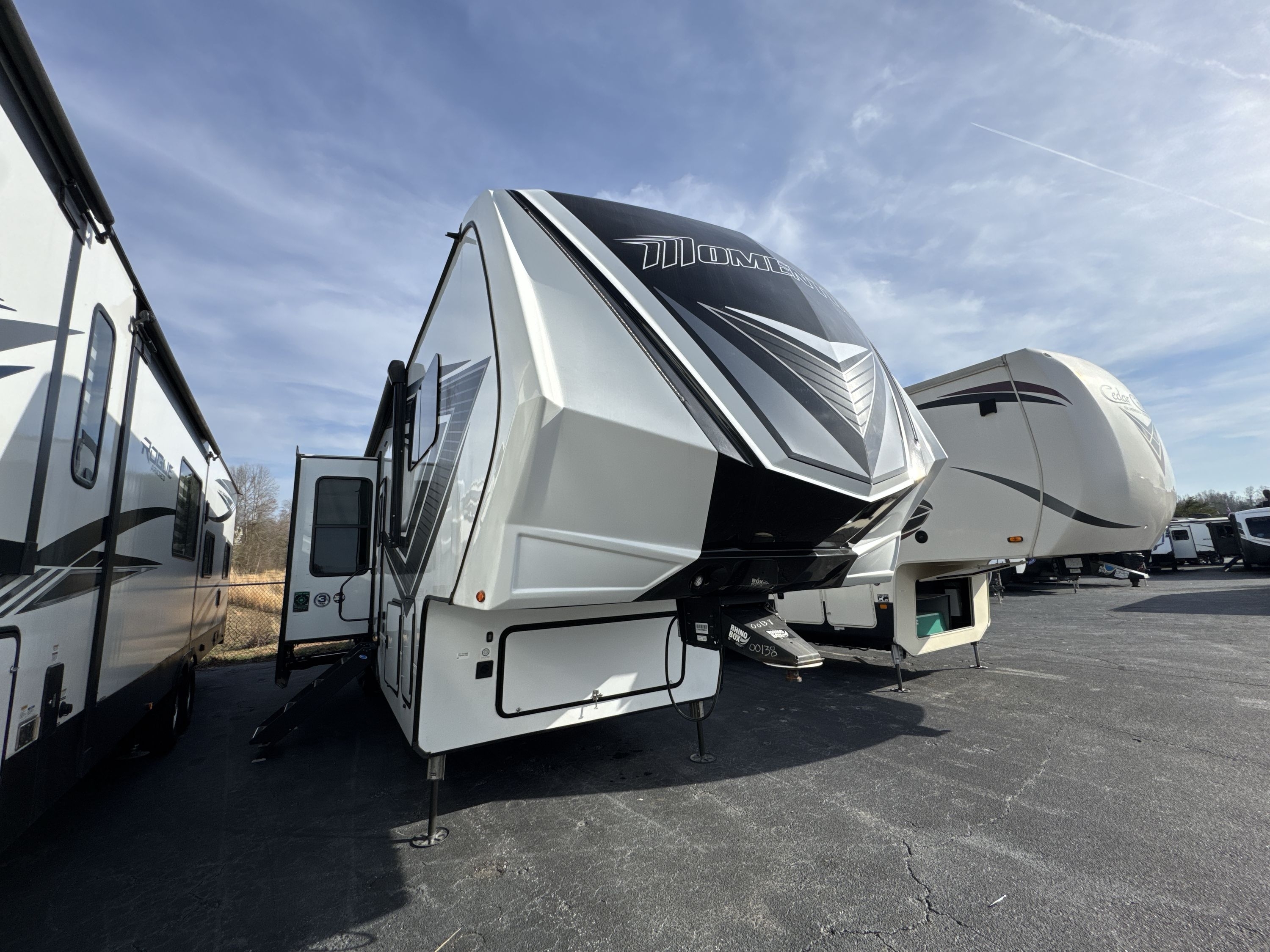 2023 Grand Design MOMENTUM M CLASS 351MS in spartanburg SC