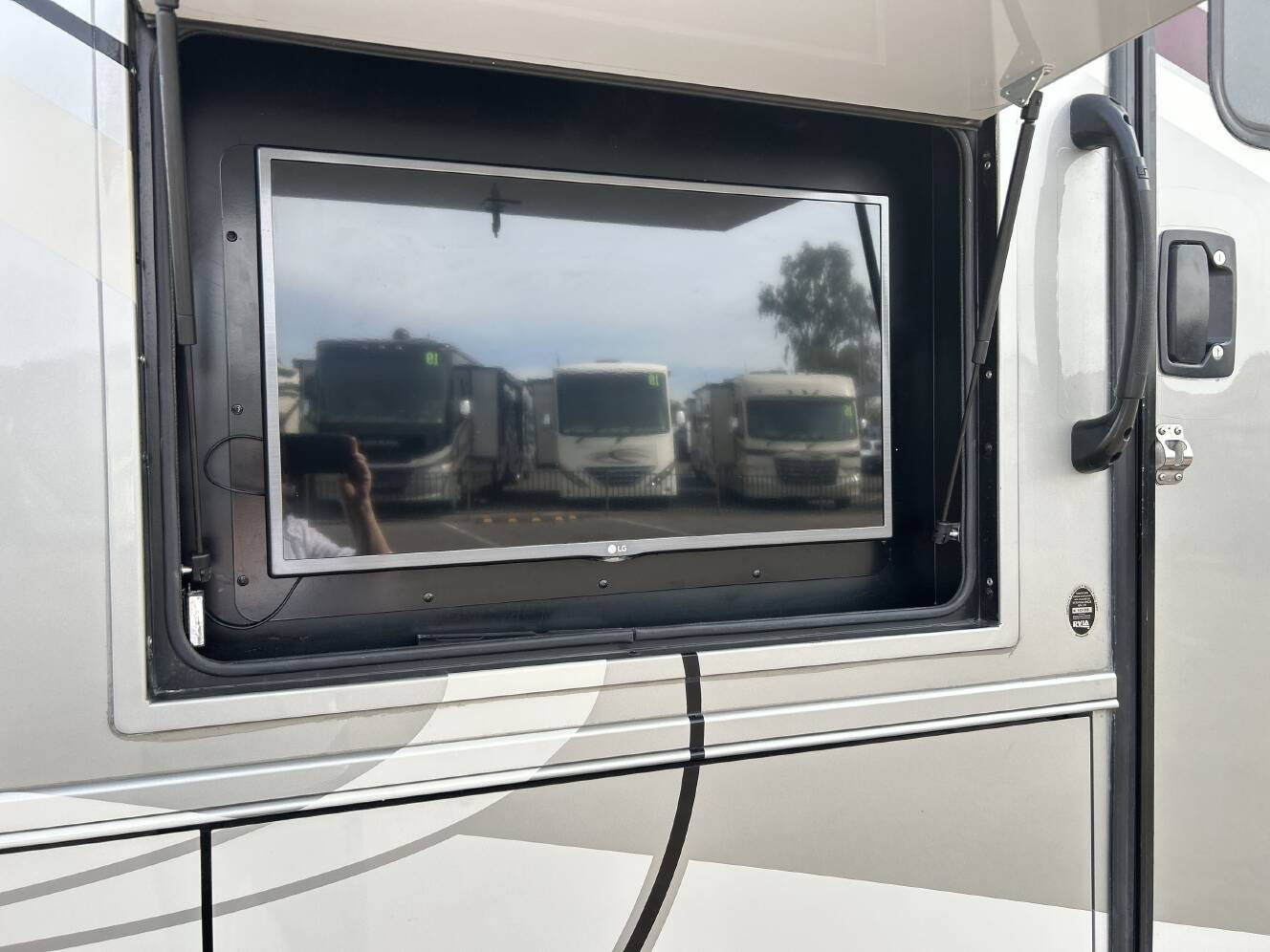 A photo of this 2016 Tiffin ALLEGRO 36LA